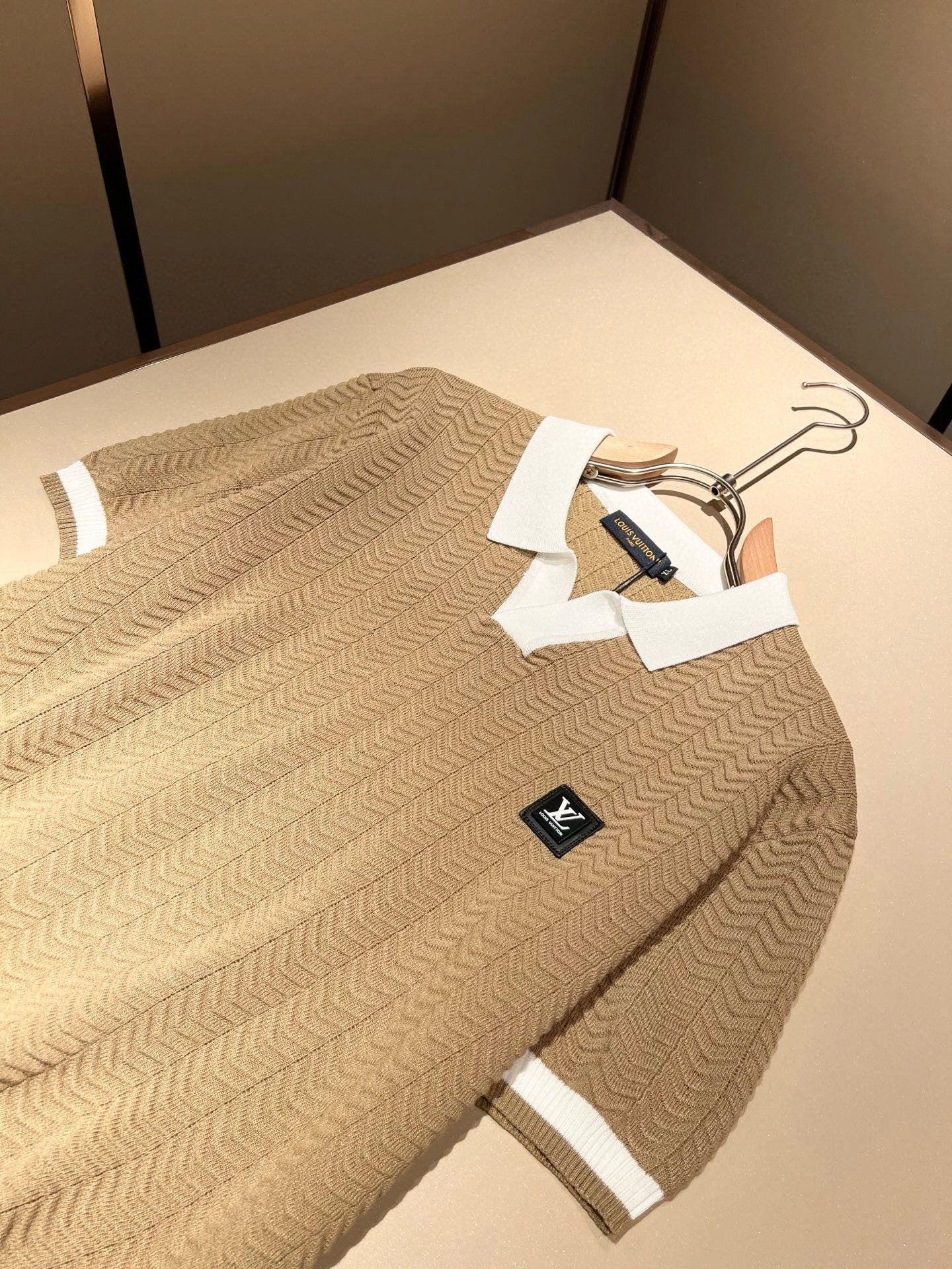 Louis Vuit*on 2025春夏路易家族轻奢翻领针织短袖！路易家族的新高端，细节品质永远的那么完