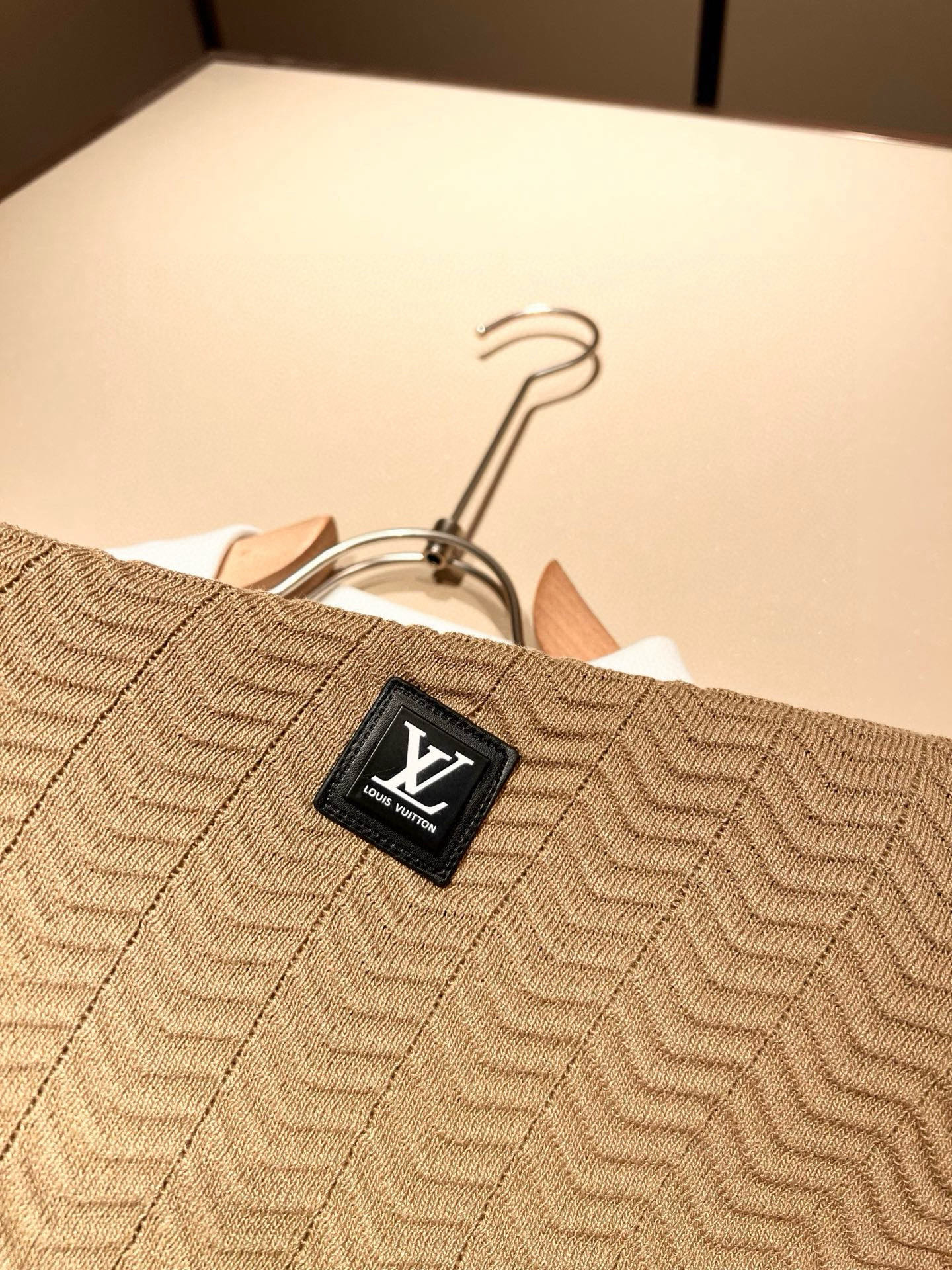 Louis Vuit*on 2025春夏路易家族轻奢翻领针织短袖！路易家族的新高端，细节品质永远的那么完