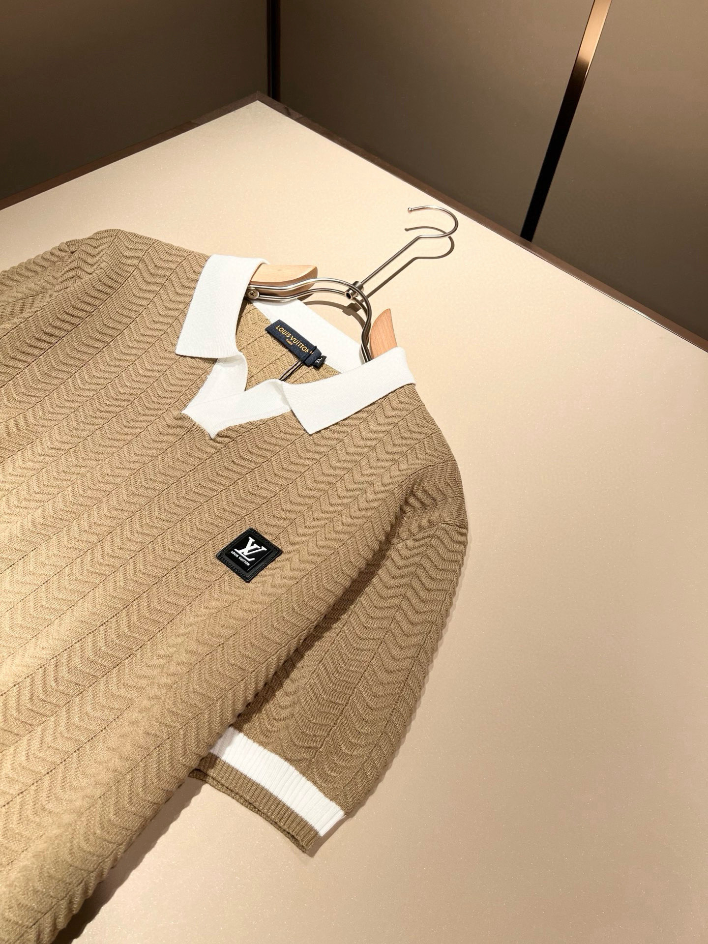 Louis Vuit*on 2025春夏路易家族轻奢翻领针织短袖！路易家族的新高端，细节品质永远的那么完