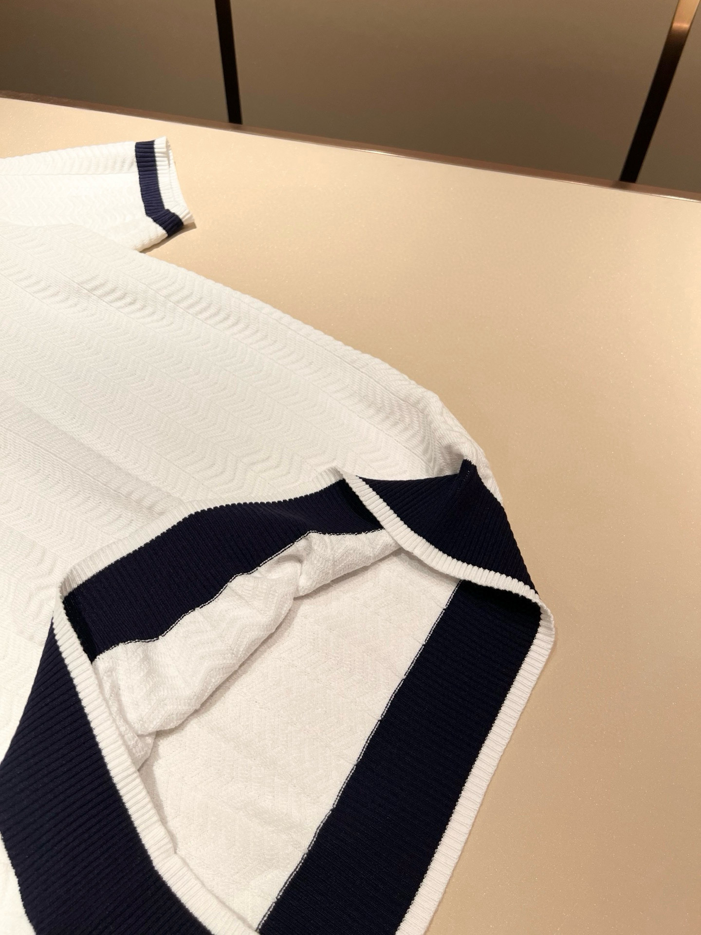 Louis Vuit*on 2025春夏路易家族轻奢翻领针织短袖！路易家族的新高端，细节品质永远的那么完