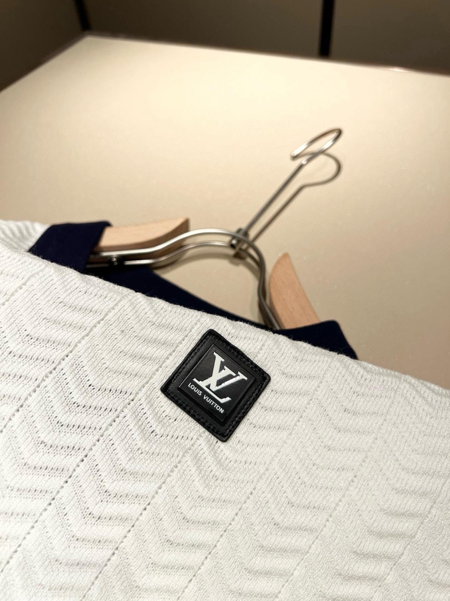 Louis Vuit*on 2025春夏路易家族轻奢翻领针织短袖！路易家族的新高端，细节品质永远的那么完