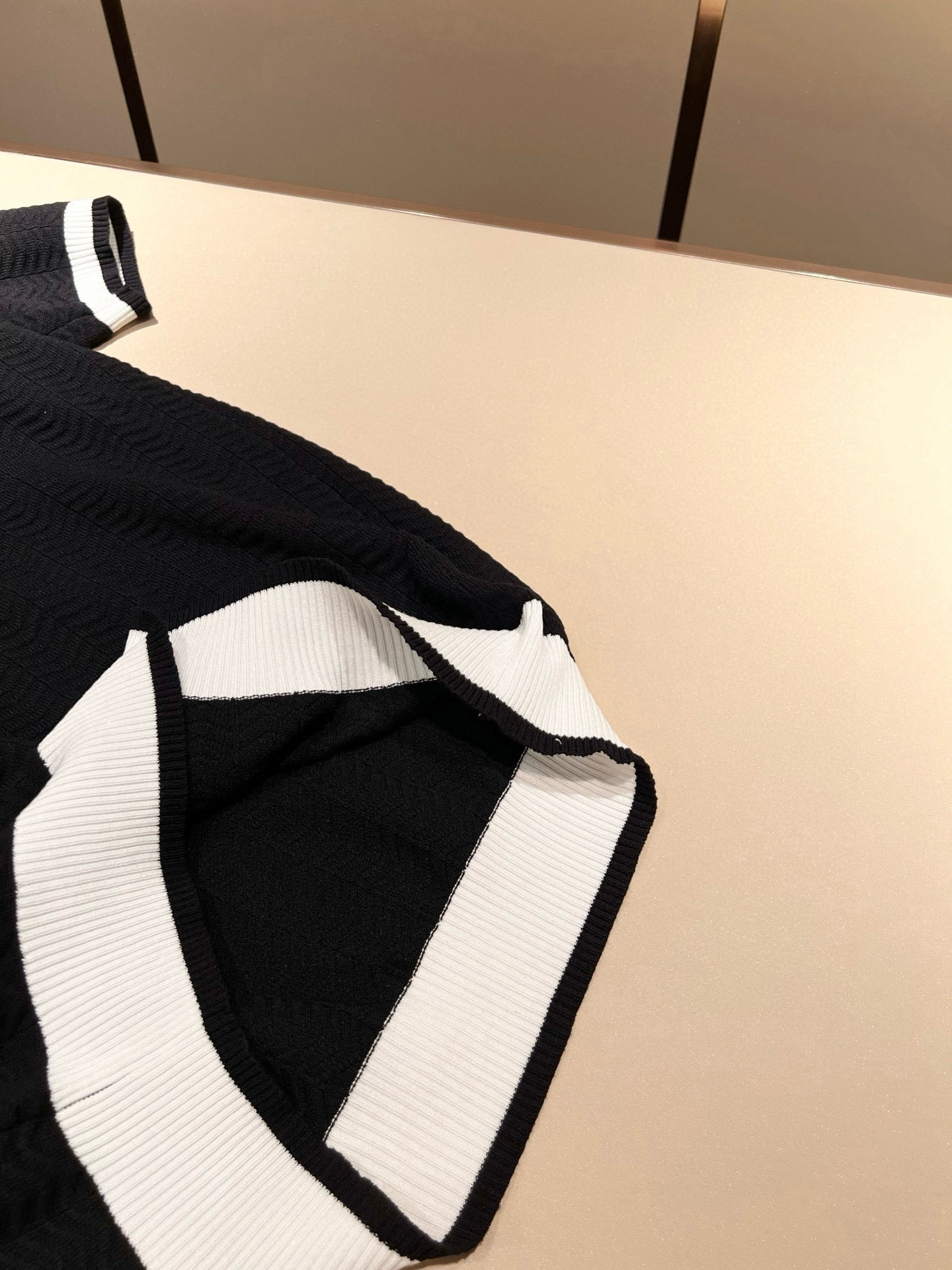 Louis Vuit*on 2025春夏路易家族轻奢翻领针织短袖！路易家族的新高端，细节品质永远的那么完