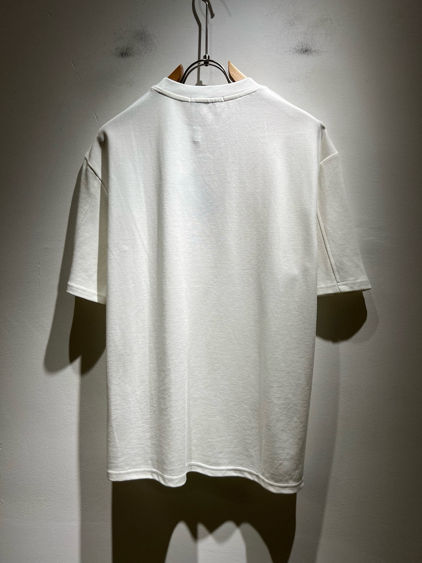 PRAD*A普*达2025春夏新款短袖T恤，最新款全网独家首上！！~既经典有时尚百搭，谁不爱啊，将经典再