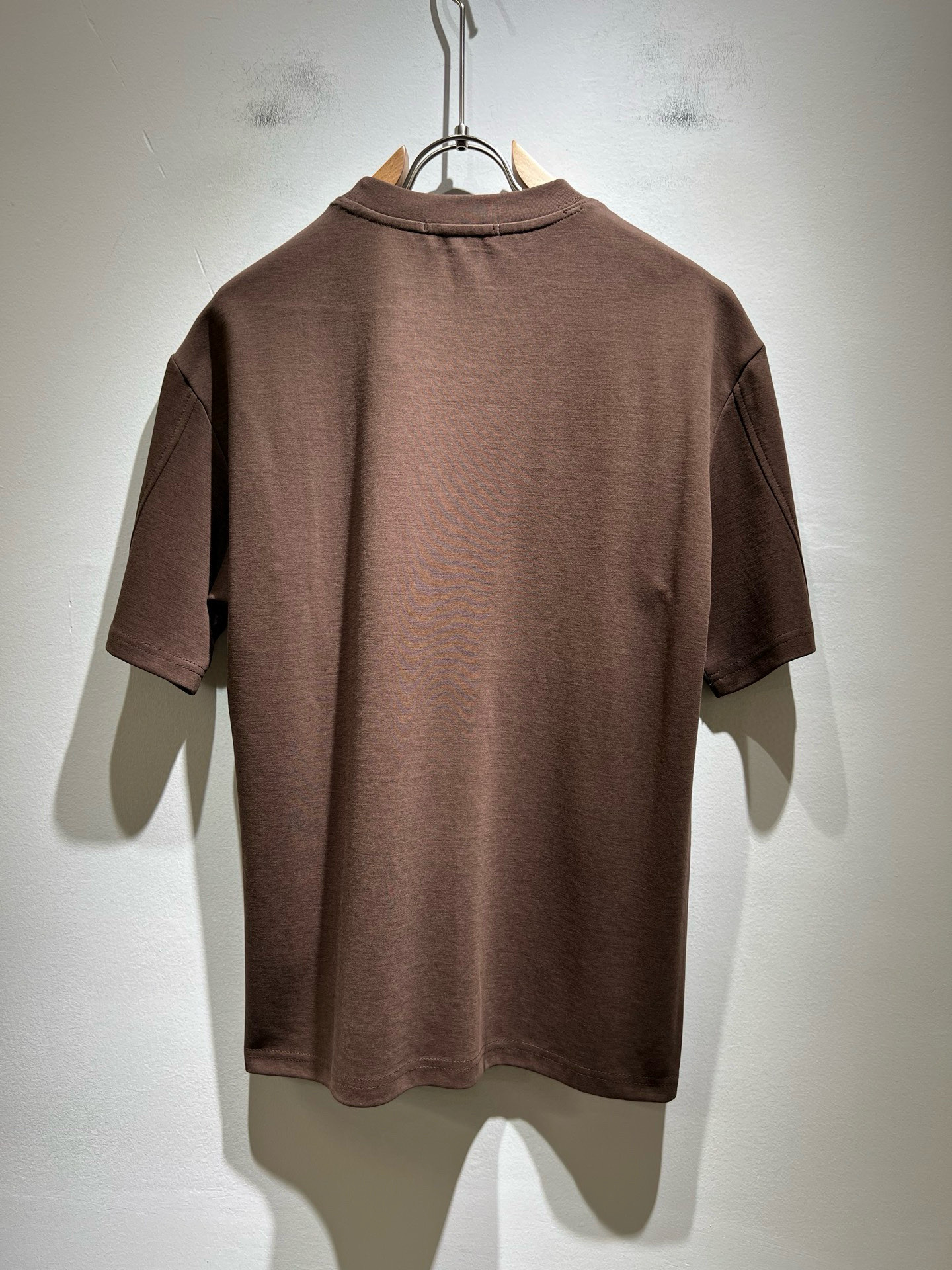 PRAD*A普*达2025春夏新款短袖T恤，最新款全网独家首上！！~既经典有时尚百搭，谁不爱啊，将经典再