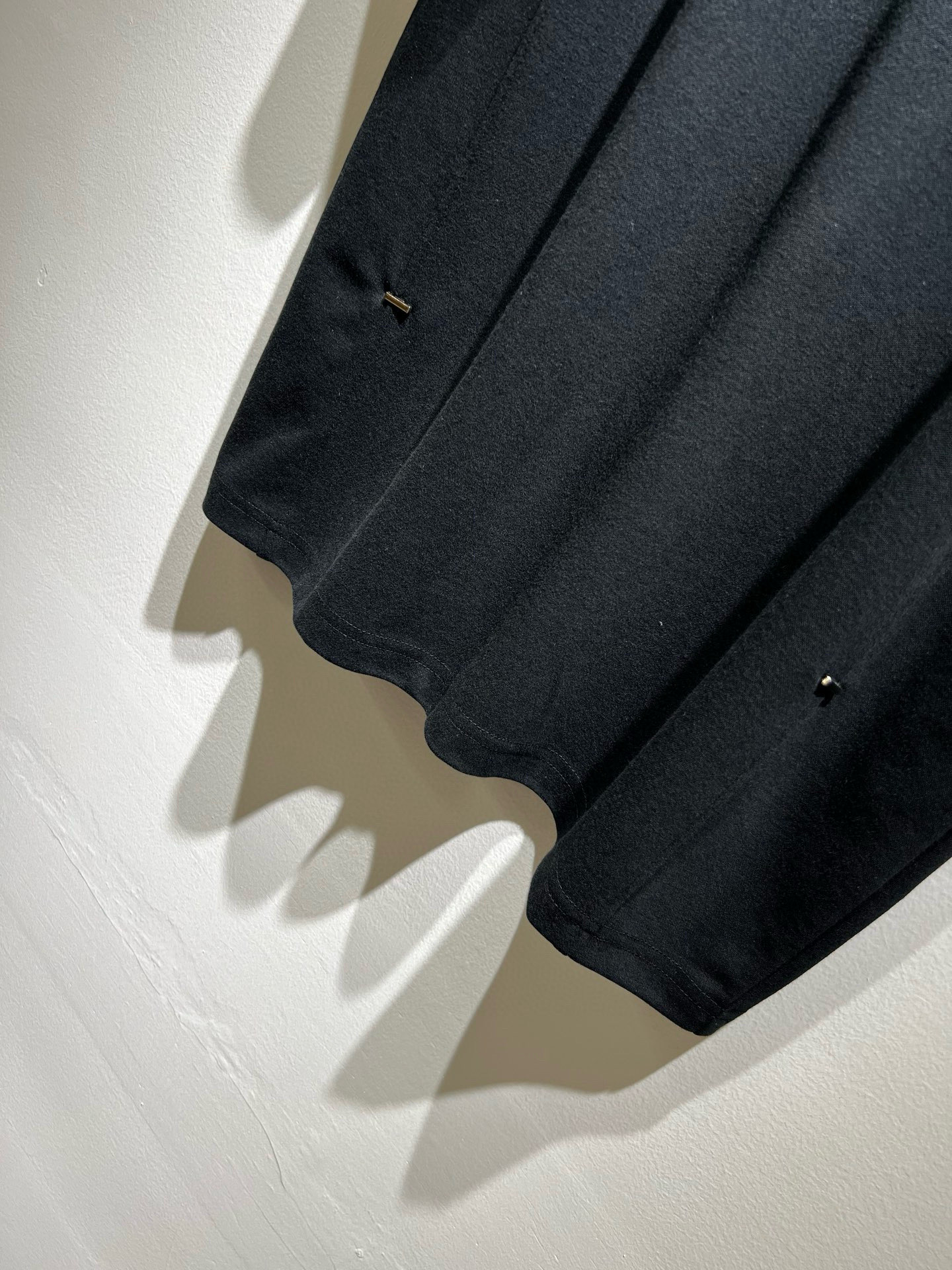 PRAD*A普*达2025春夏新款短袖T恤，最新款全网独家首上！！~既经典有时尚百搭，谁不爱啊，将经典再