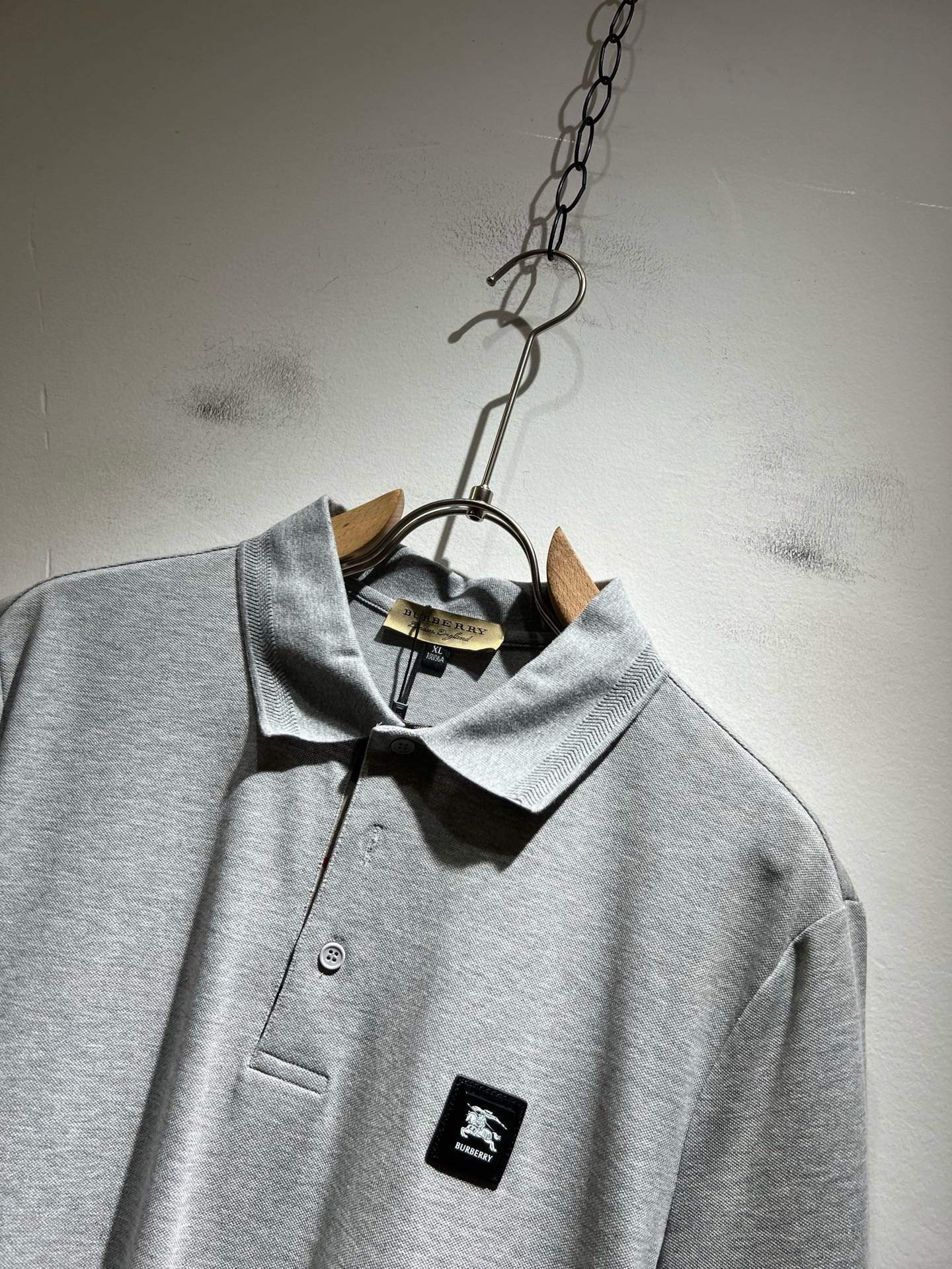 Bur*erry 巴*莉 2025春夏新款男士短袖Polo衫，品牌最新设计元素！既不单调也不复杂,恰到好