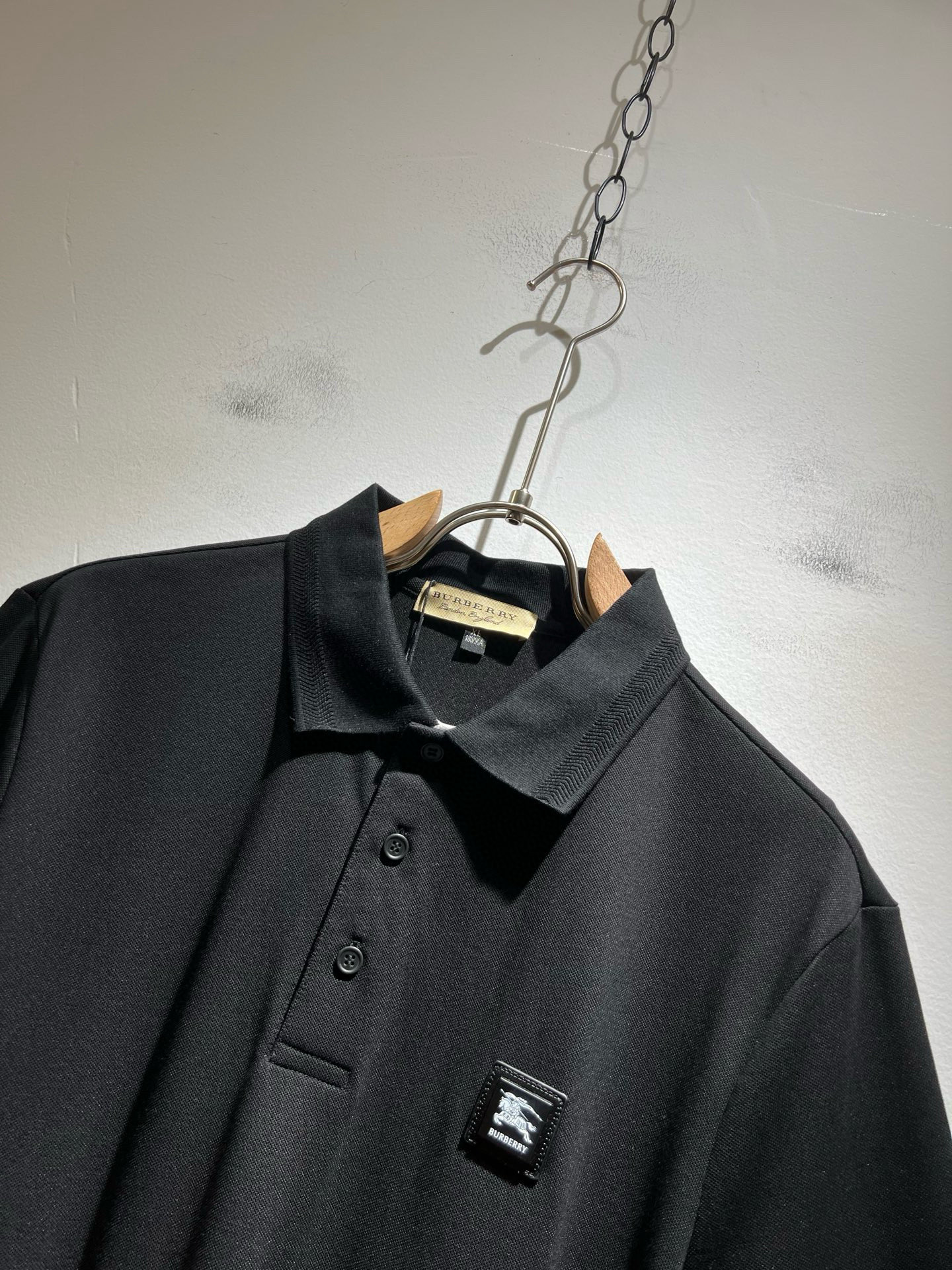 Bur*erry 巴*莉 2025春夏新款男士短袖Polo衫，品牌最新设计元素！既不单调也不复杂,恰到好