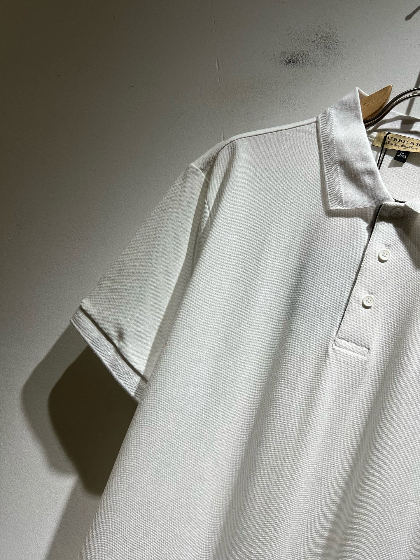 Bur*erry 巴*莉 2025春夏新款男士短袖Polo衫，品牌最新设计元素！既不单调也不复杂,恰到好