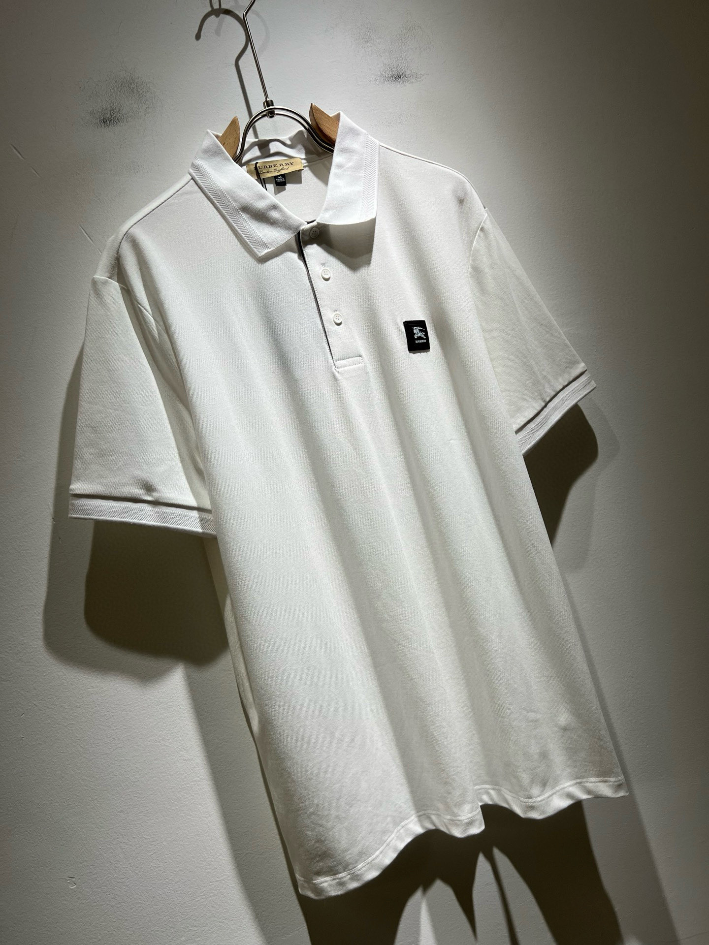 Bur*erry 巴*莉 2025春夏新款男士短袖Polo衫，品牌最新设计元素！既不单调也不复杂,恰到好