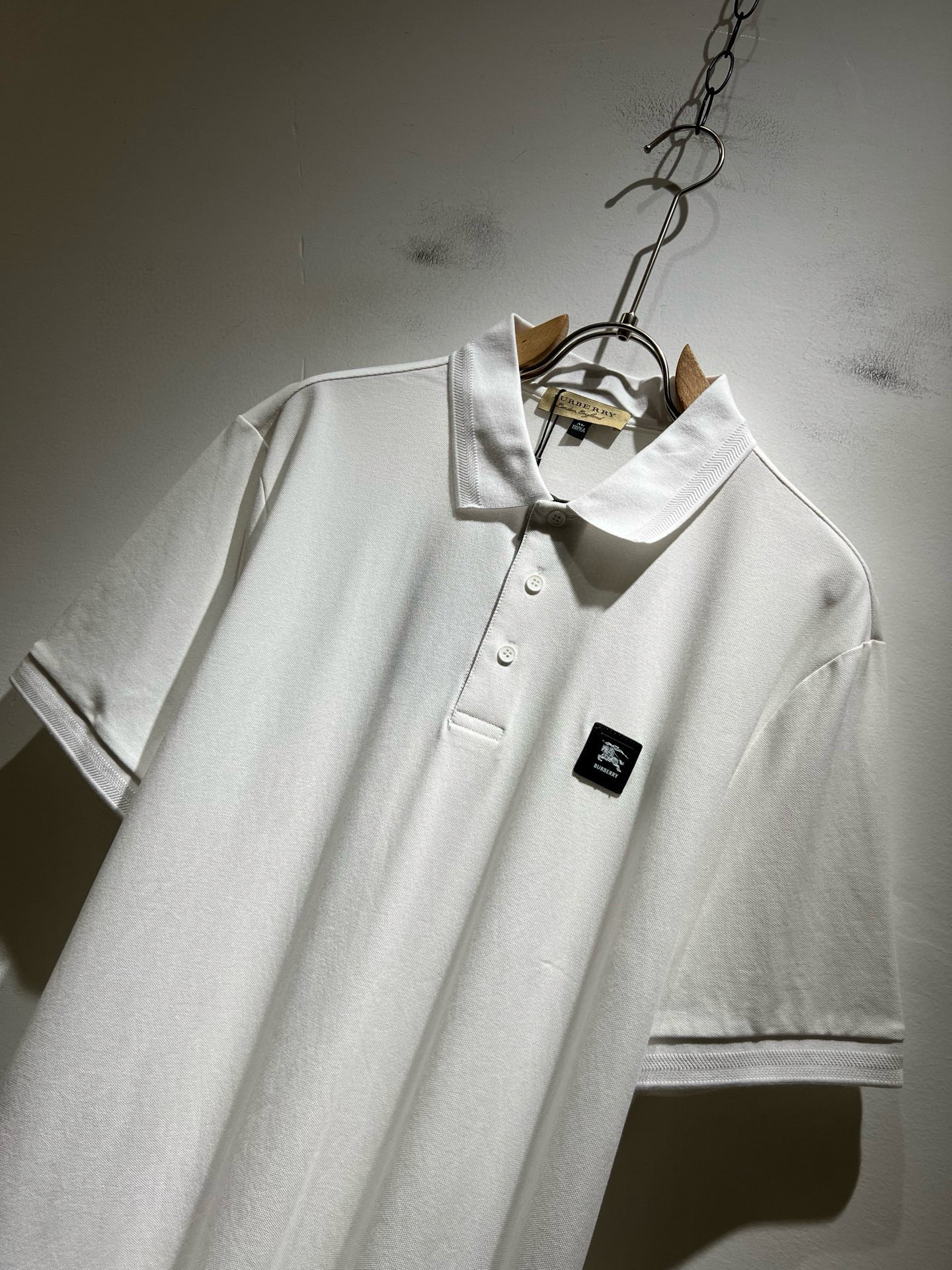 Bur*erry 巴*莉 2025春夏新款男士短袖Polo衫，品牌最新设计元素！既不单调也不复杂,恰到好