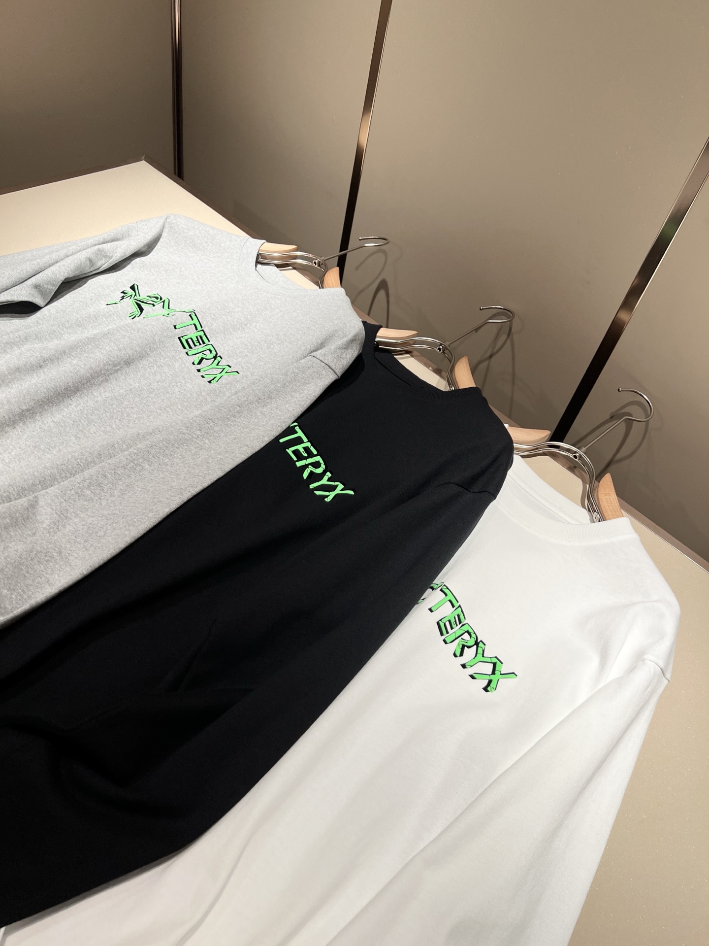 ARCTER*X始*祖鸟 2025春夏新款男士打底衫，户外品牌可能大家第一想到的就是加拿大鹅、始祖鸟。给