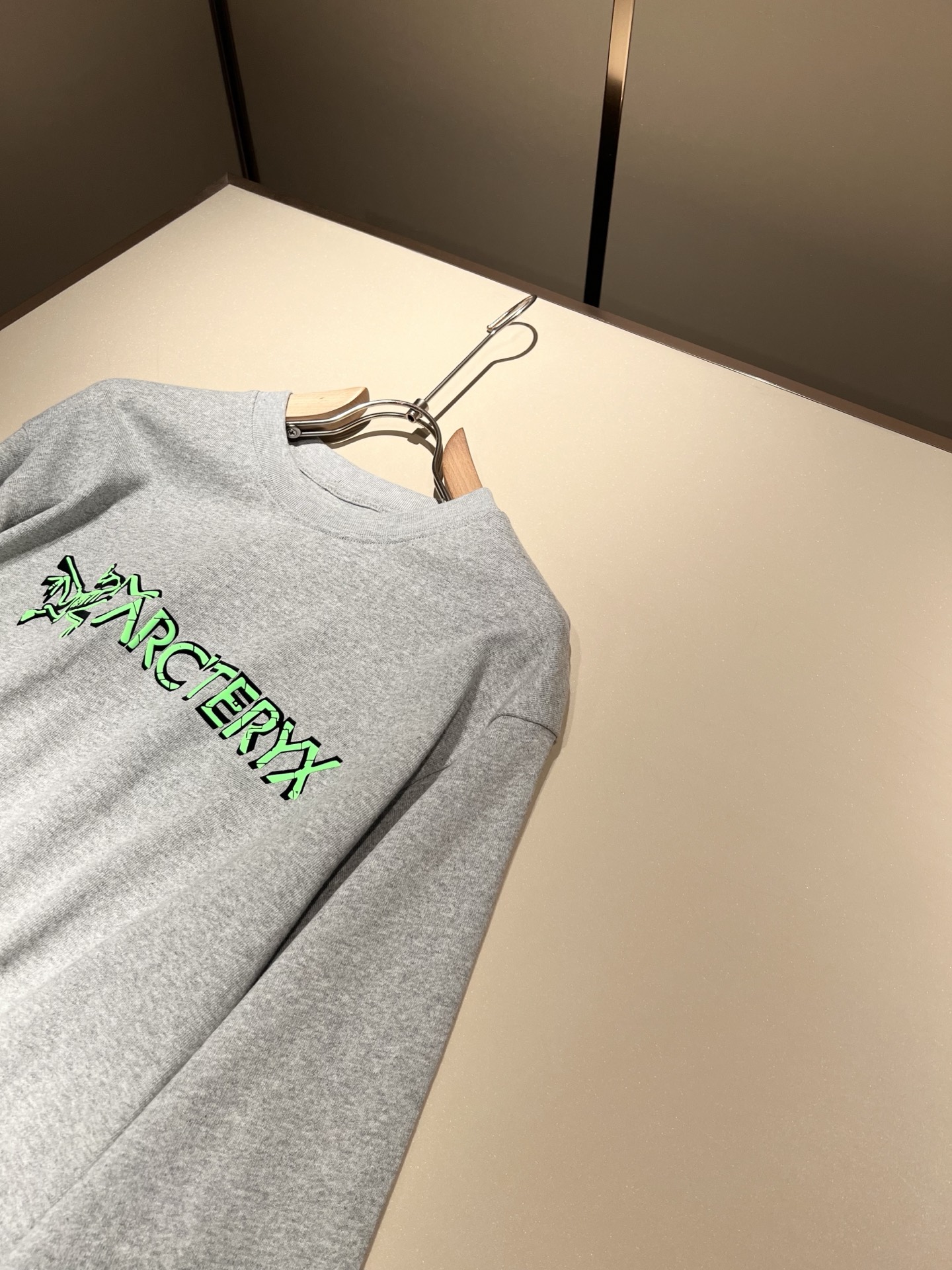 ARCTER*X始*祖鸟 2025春夏新款男士打底衫，户外品牌可能大家第一想到的就是加拿大鹅、始祖鸟。给