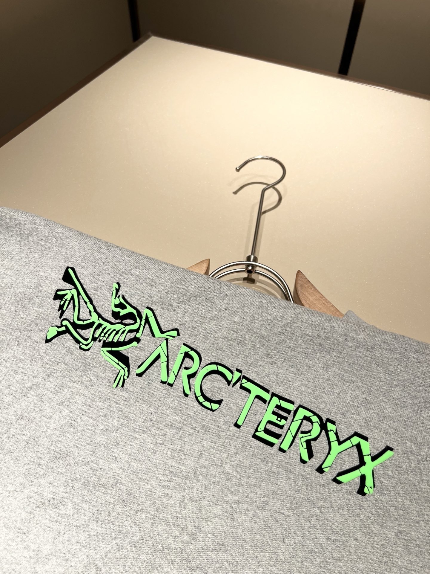 ARCTER*X始*祖鸟 2025春夏新款男士打底衫，户外品牌可能大家第一想到的就是加拿大鹅、始祖鸟。给