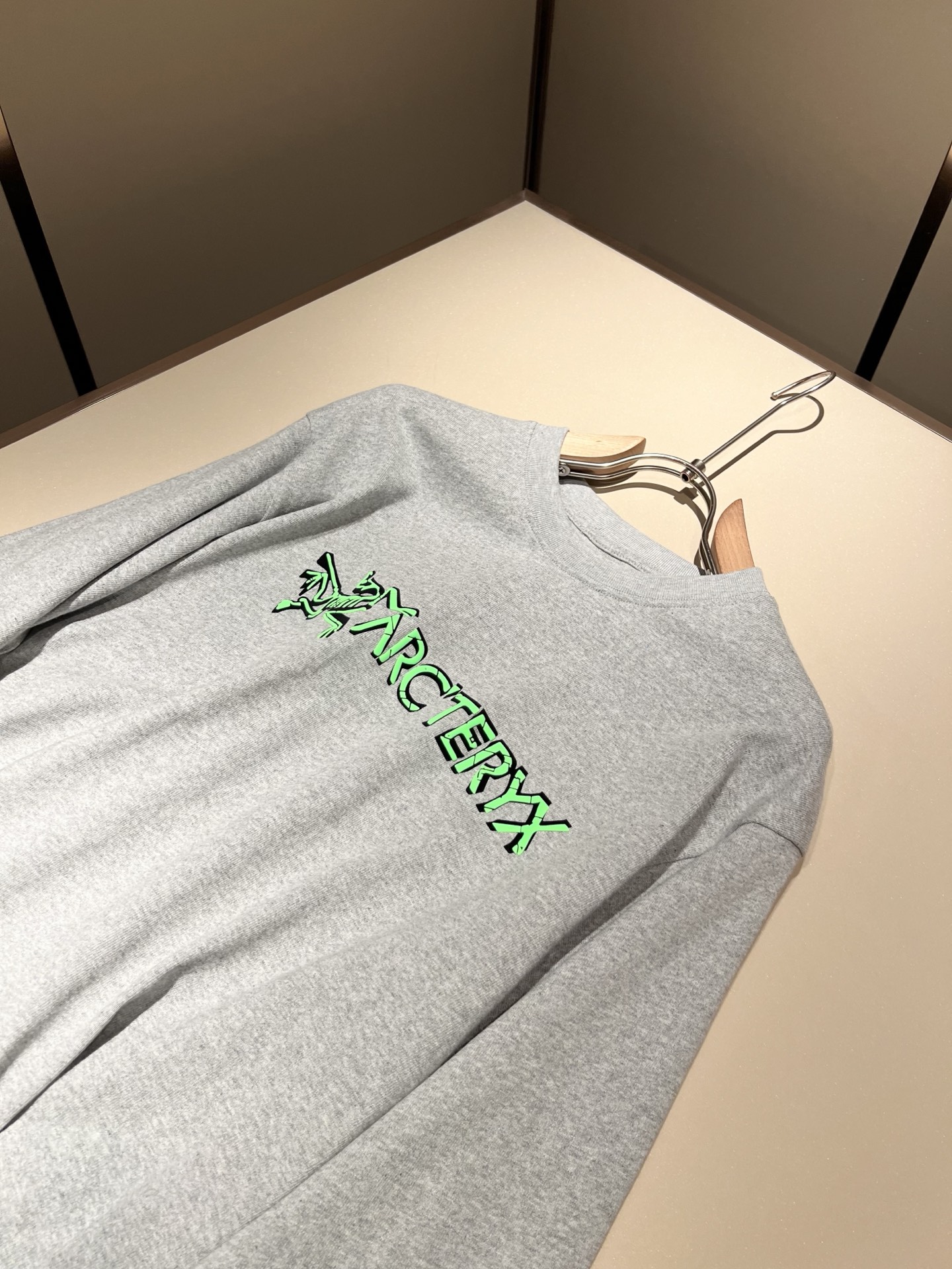 ARCTER*X始*祖鸟 2025春夏新款男士打底衫，户外品牌可能大家第一想到的就是加拿大鹅、始祖鸟。给