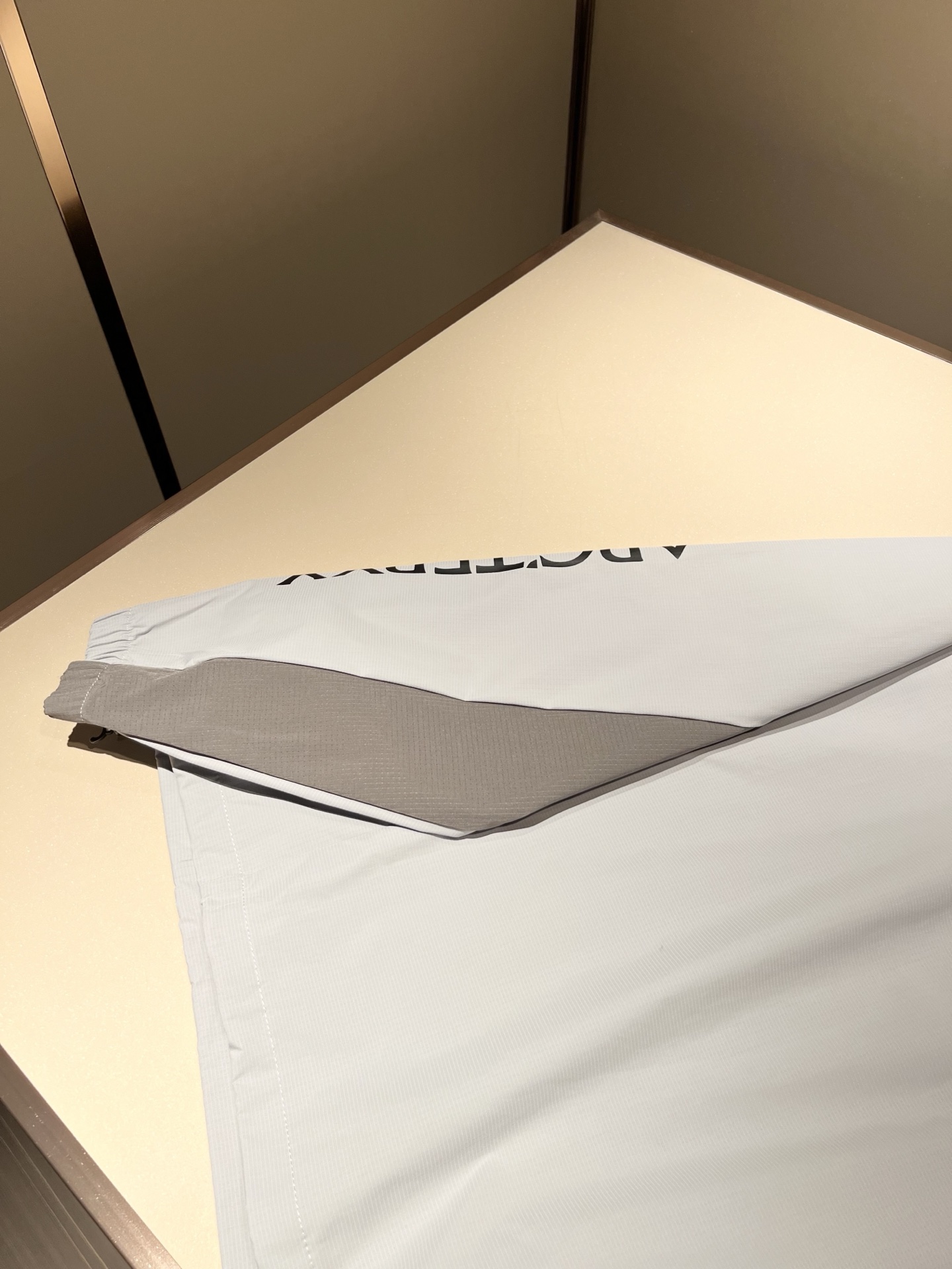 ARCTER*X始*祖鸟 2025秋冬新款男女同款👫休闲卫衣，户外品牌可能大家第一想到的就是加拿大鹅、始