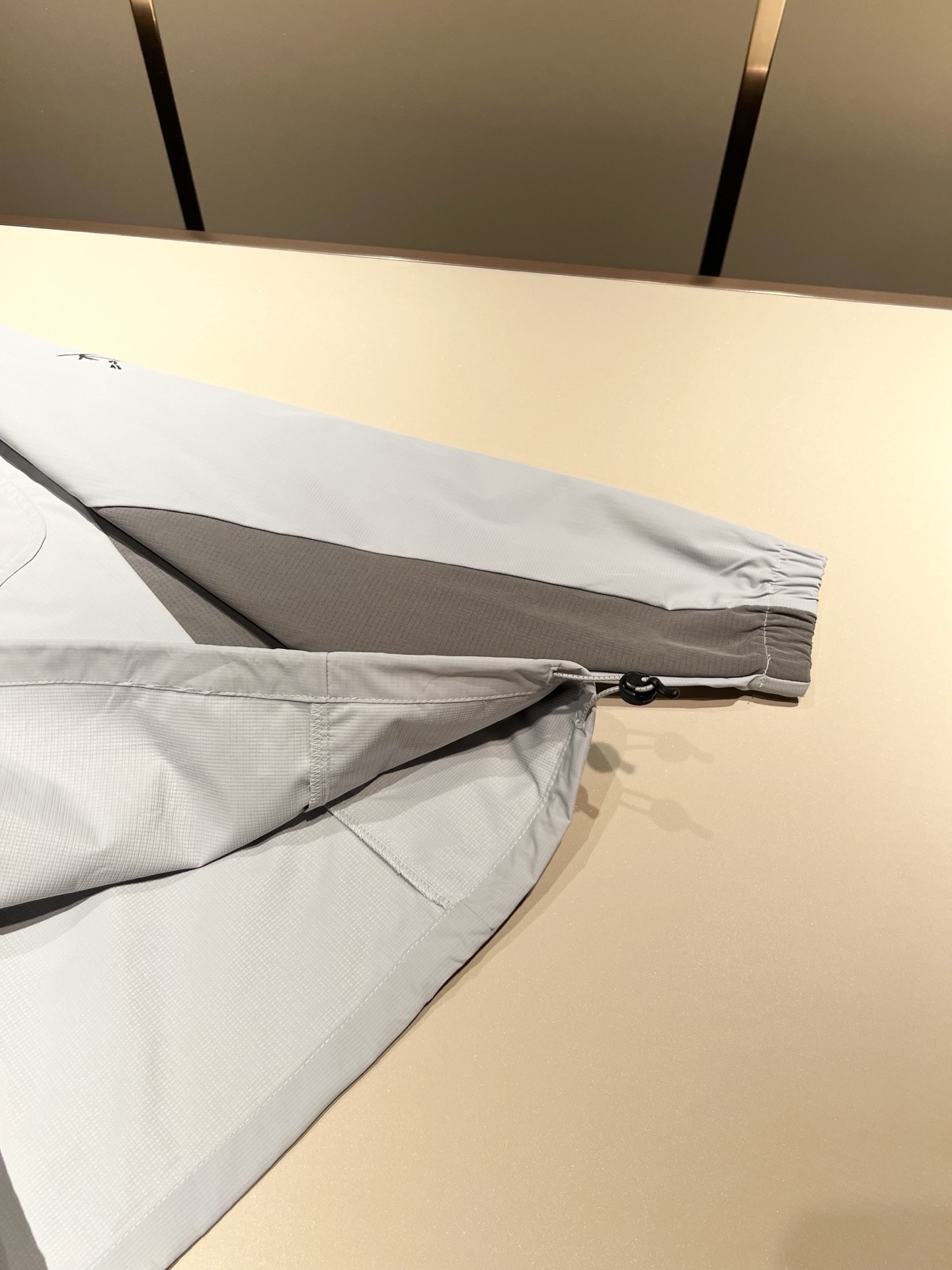 ARCTER*X始*祖鸟 2025秋冬新款男女同款👫休闲卫衣，户外品牌可能大家第一想到的就是加拿大鹅、始