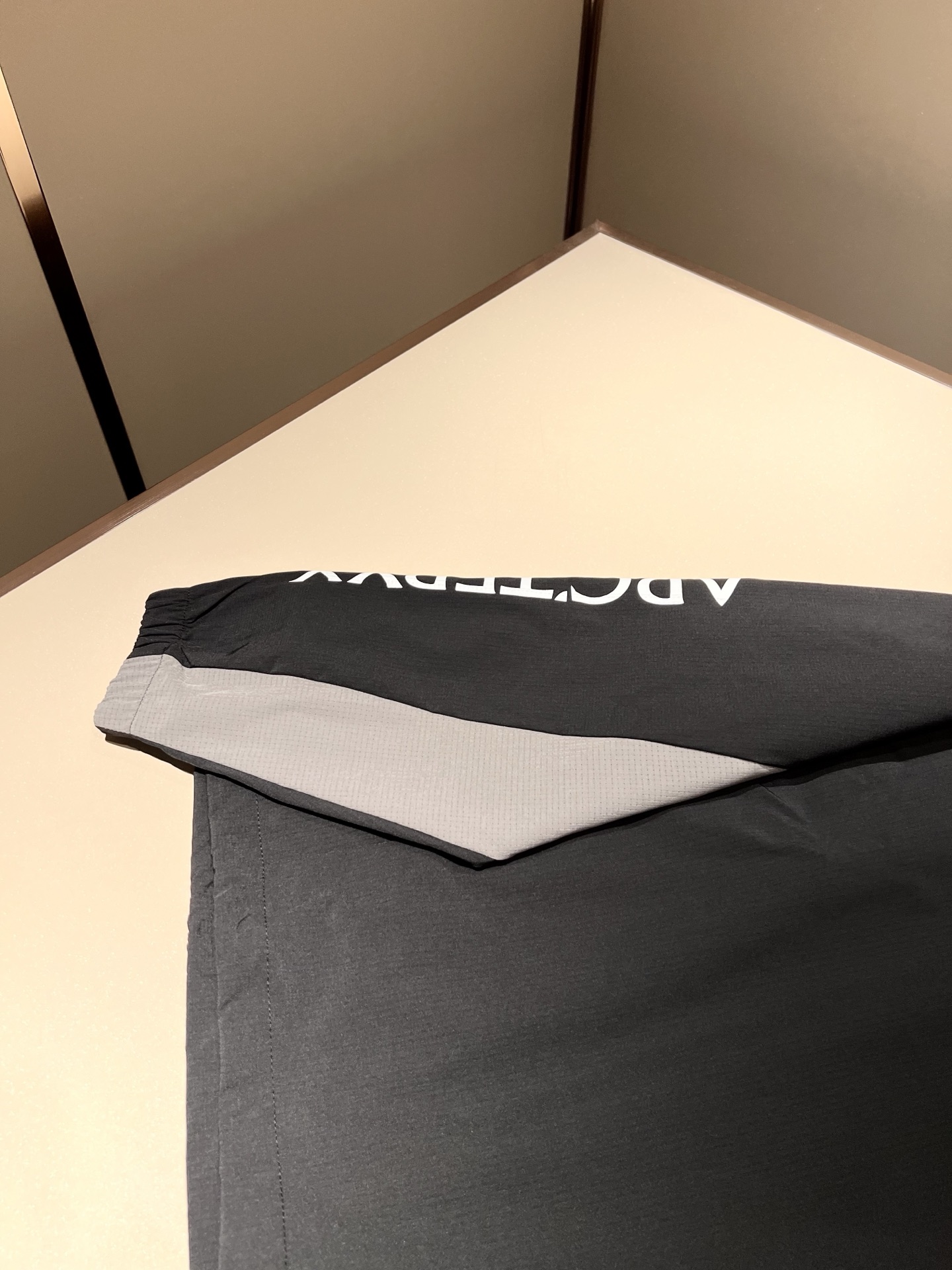 ARCTER*X始*祖鸟 2025秋冬新款男女同款👫休闲卫衣，户外品牌可能大家第一想到的就是加拿大鹅、始