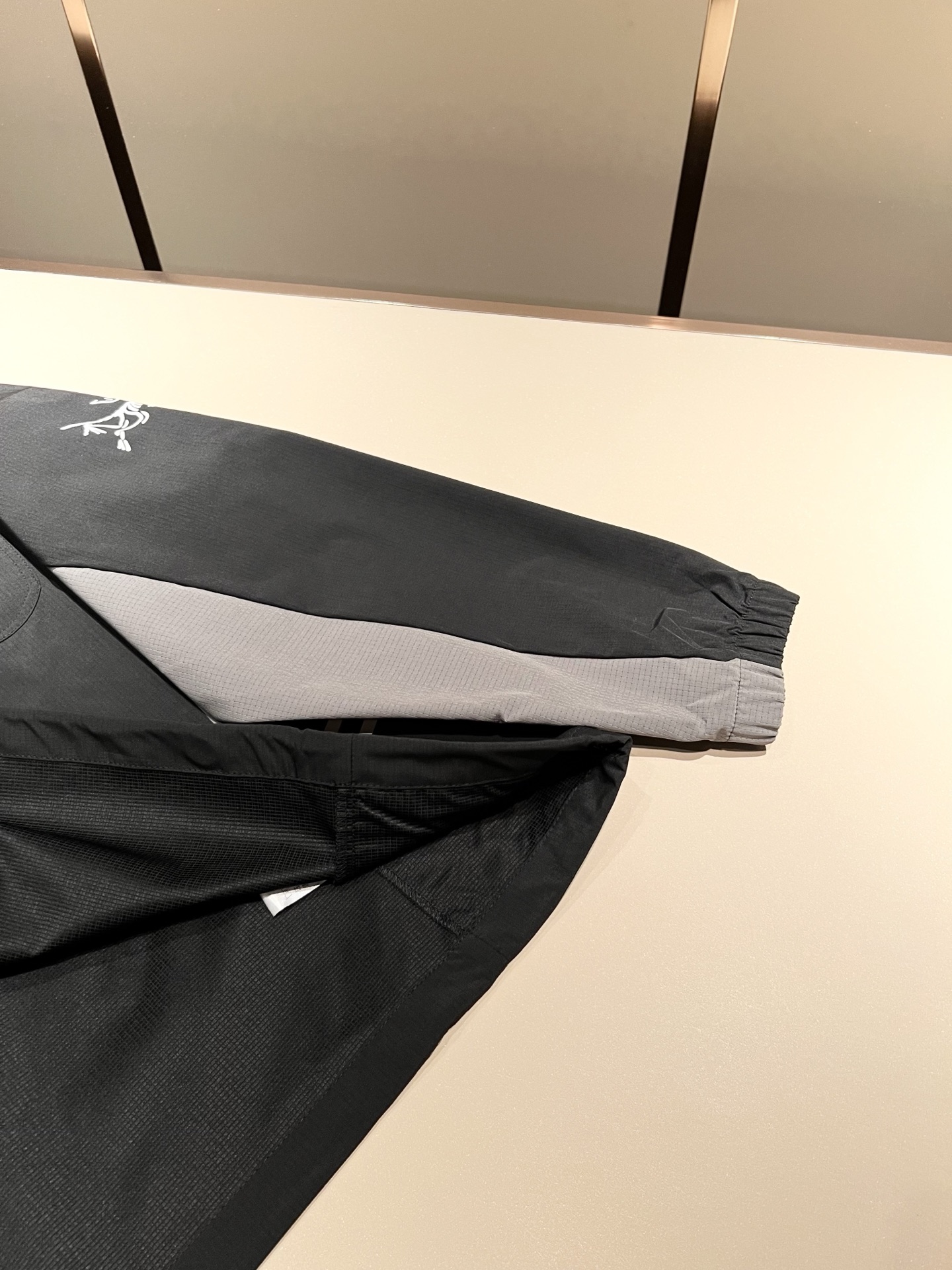 ARCTER*X始*祖鸟 2025秋冬新款男女同款👫休闲卫衣，户外品牌可能大家第一想到的就是加拿大鹅、始