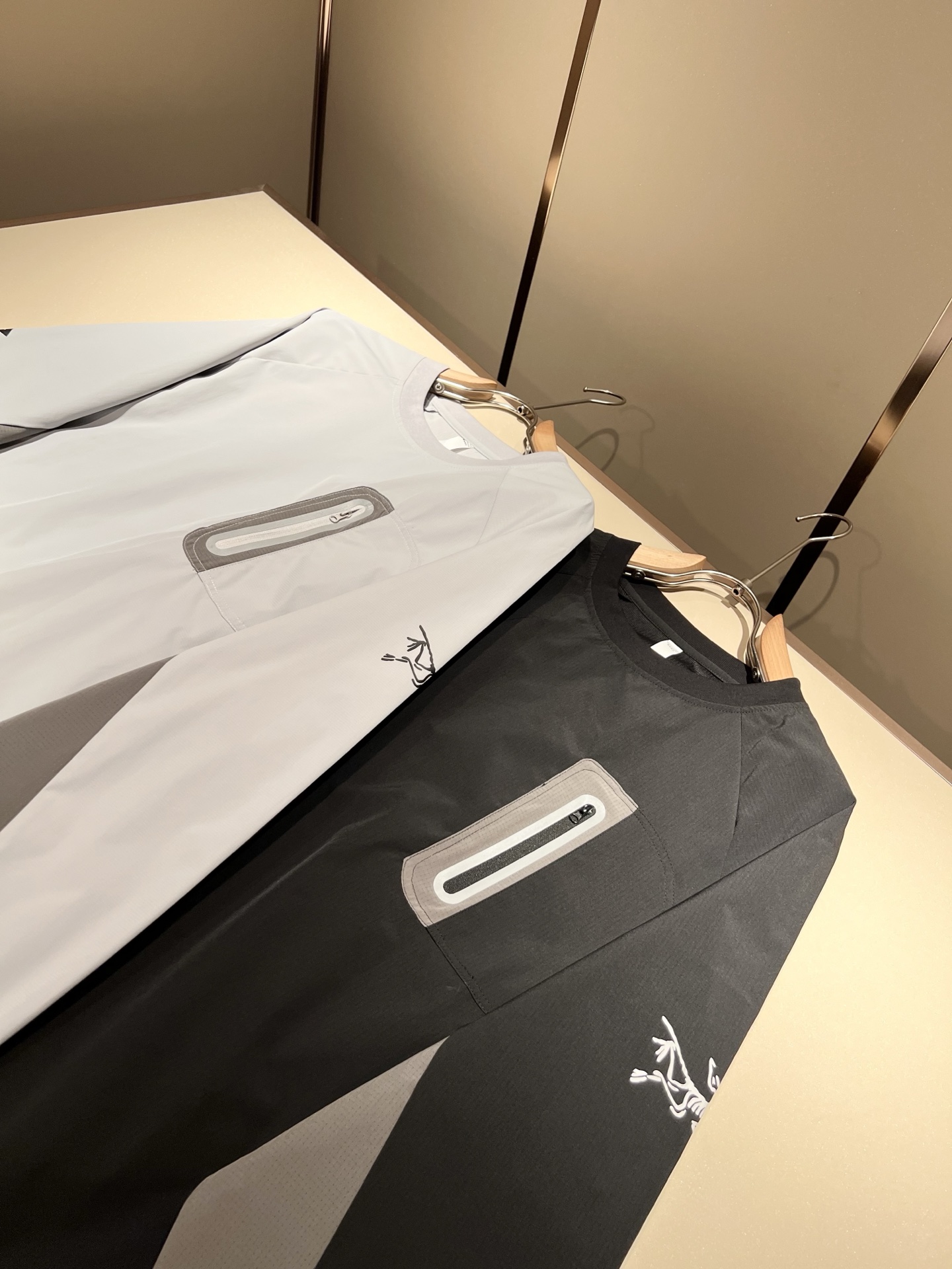 ARCTER*X始*祖鸟 2025秋冬新款男女同款👫休闲卫衣，户外品牌可能大家第一想到的就是加拿大鹅、始