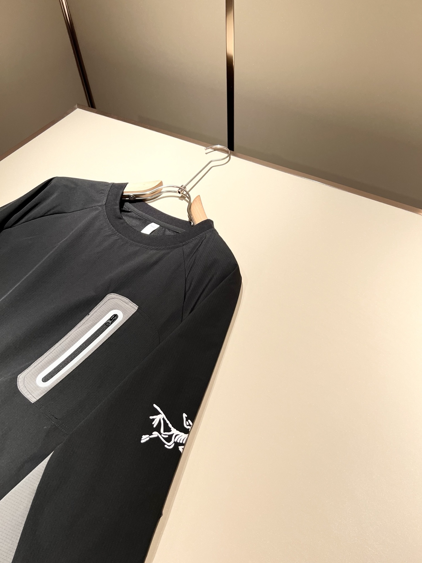 ARCTER*X始*祖鸟 2025秋冬新款男女同款👫休闲卫衣，户外品牌可能大家第一想到的就是加拿大鹅、始