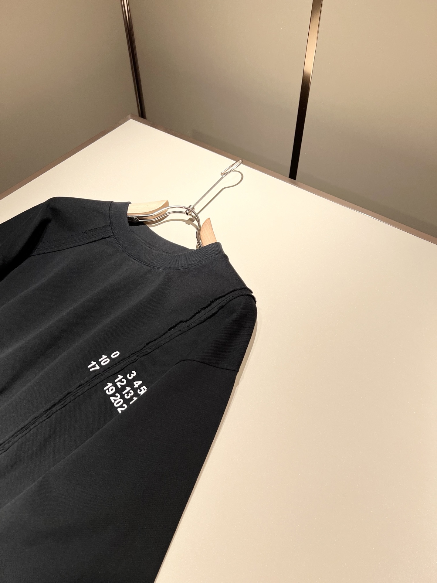 马吉拉 maison margiel 2025秋冬新款男女同款👫休闲卫衣，专柜同步发售！定制专属面料，胸