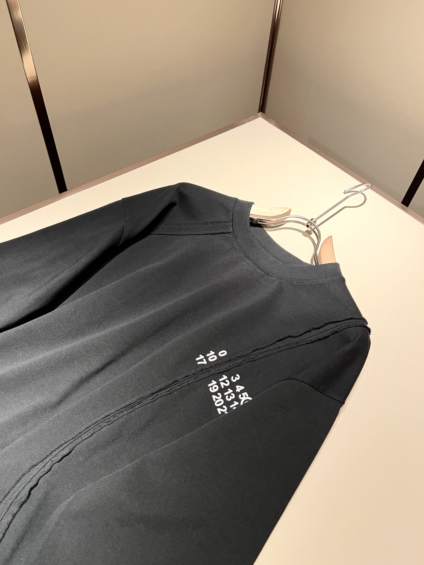 马吉拉 maison margiel 2025秋冬新款男女同款👫休闲卫衣，专柜同步发售！定制专属面料，胸