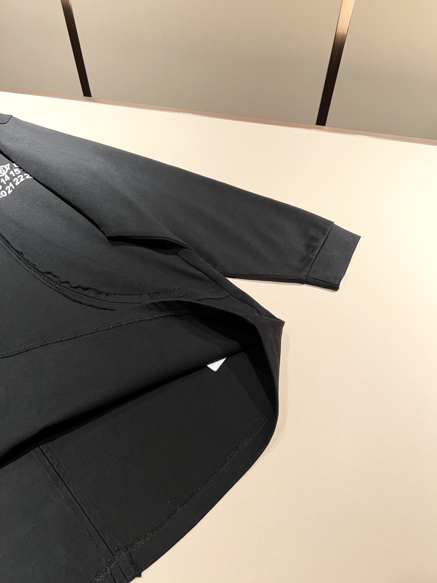 马吉拉 maison margiel 2025秋冬新款男女同款👫休闲卫衣，专柜同步发售！定制专属面料，胸