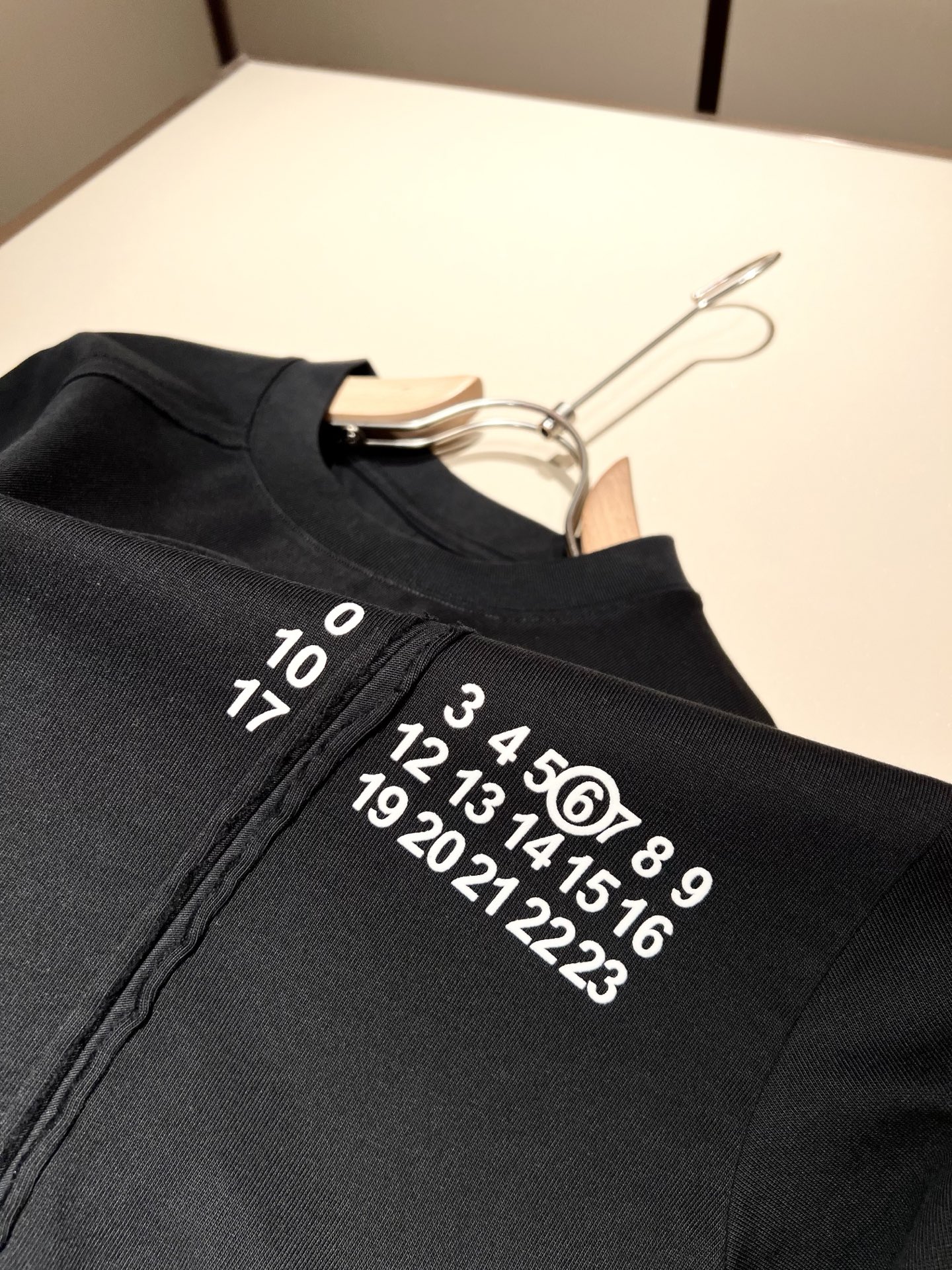 马吉拉 maison margiel 2025秋冬新款男女同款👫休闲卫衣，专柜同步发售！定制专属面料，胸