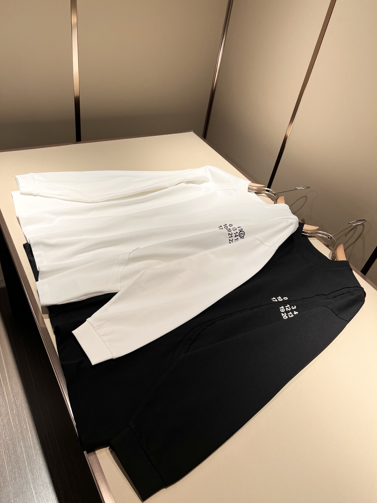 马吉拉 maison margiel 2025秋冬新款男女同款👫休闲卫衣，专柜同步发售！定制专属面料，胸