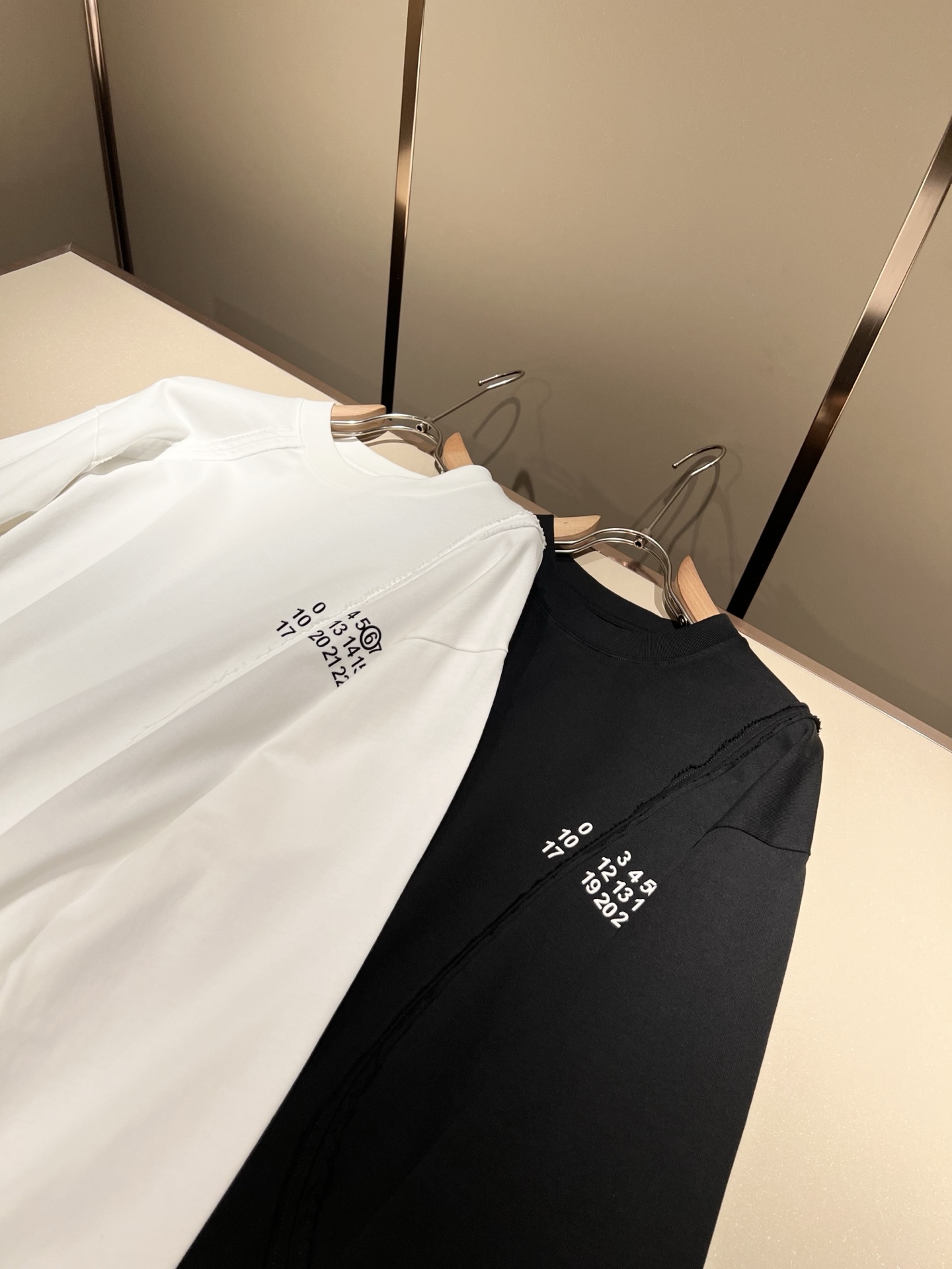 马吉拉 maison margiel 2025秋冬新款男女同款👫休闲卫衣，专柜同步发售！定制专属面料，胸