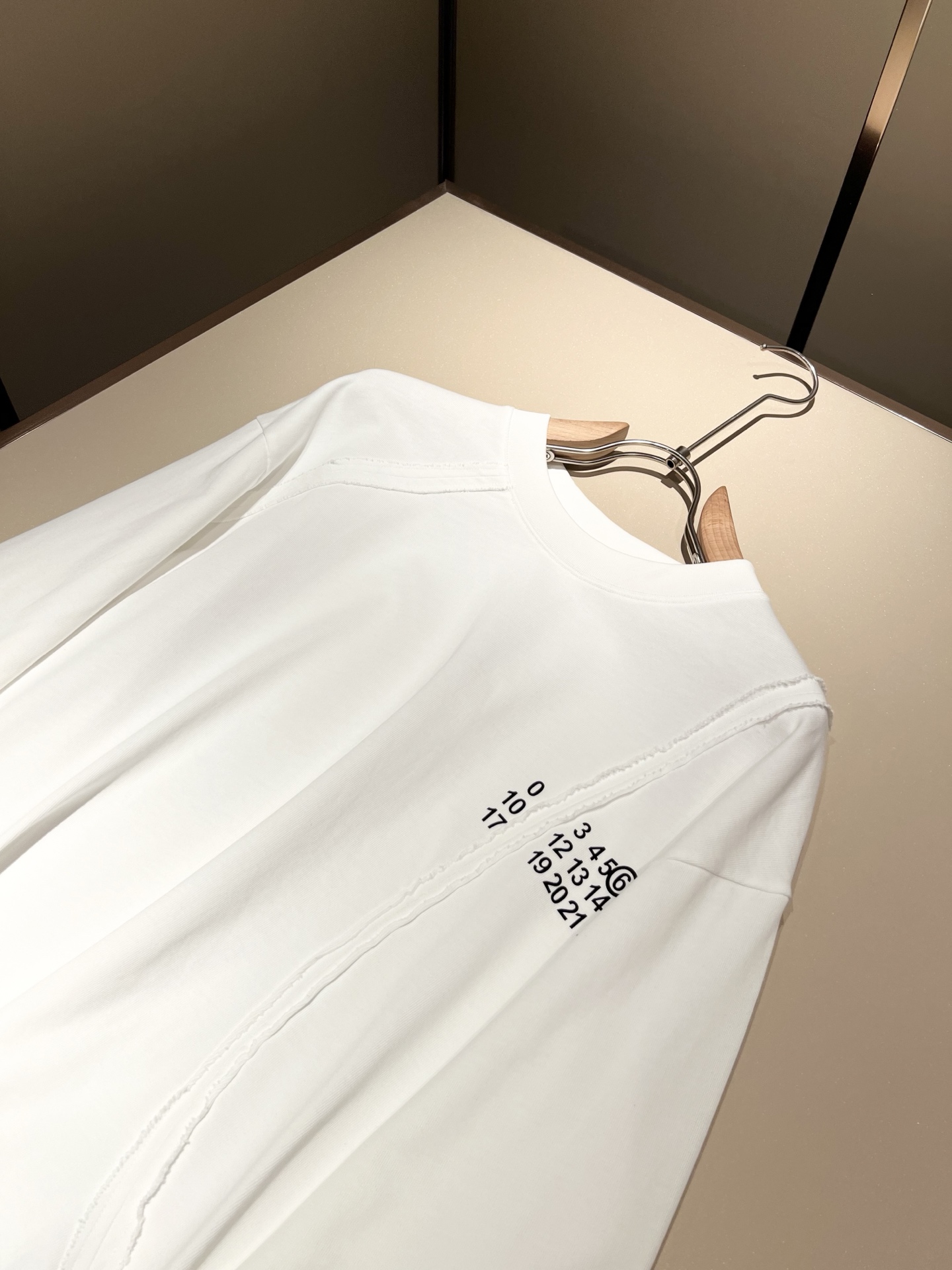 马吉拉 maison margiel 2025秋冬新款男女同款👫休闲卫衣，专柜同步发售！定制专属面料，胸