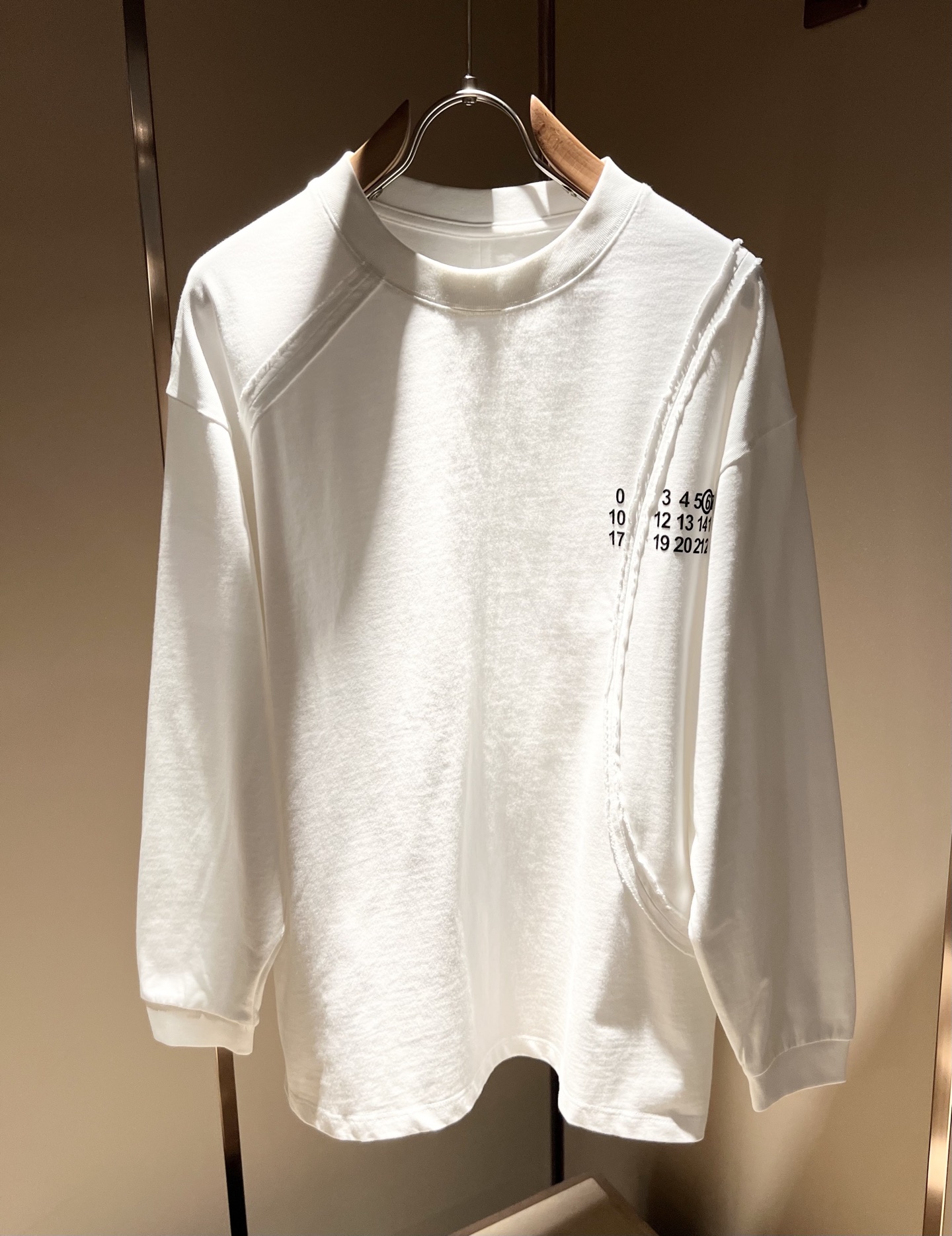 马吉拉 maison margiel 2025秋冬新款男女同款👫休闲卫衣，专柜同步发售！定制专属面料，胸