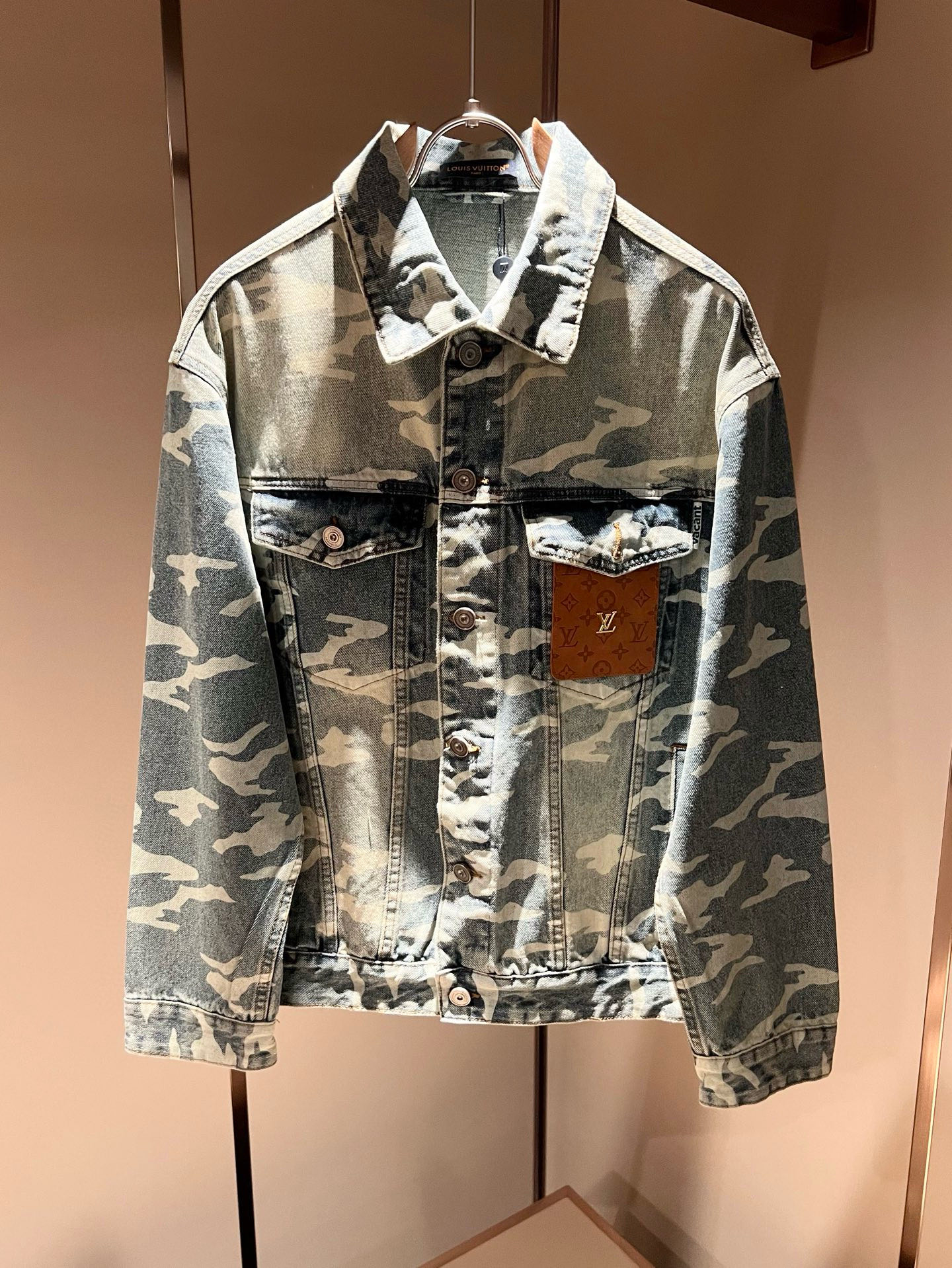 Louis Vuit*on 路易*登 2025秋冬新款轻奢男女同款👫牛仔夹克外套，路易家族的新高端，细节