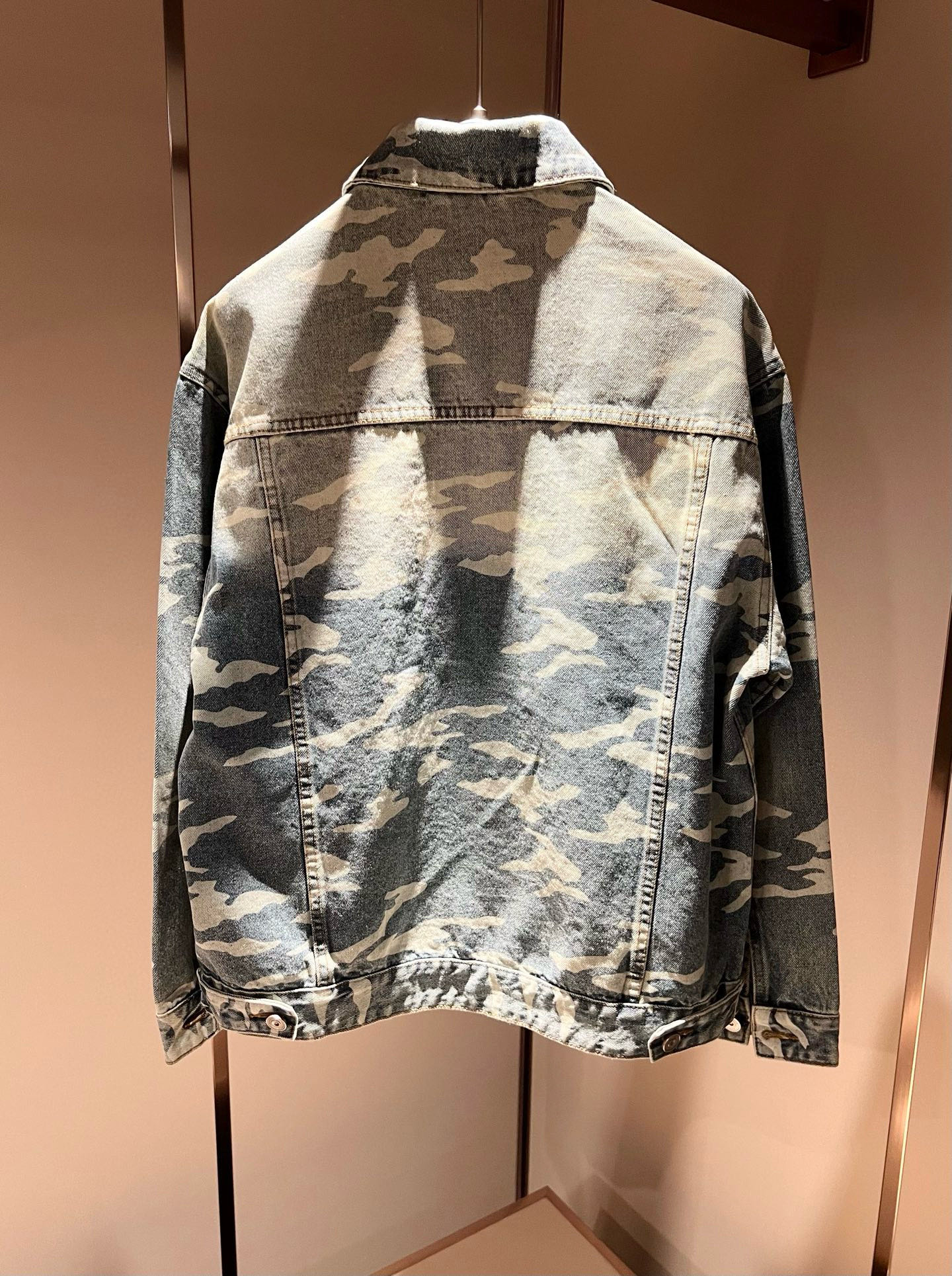 Louis Vuit*on 路易*登 2025秋冬新款轻奢男女同款👫牛仔夹克外套，路易家族的新高端，细节