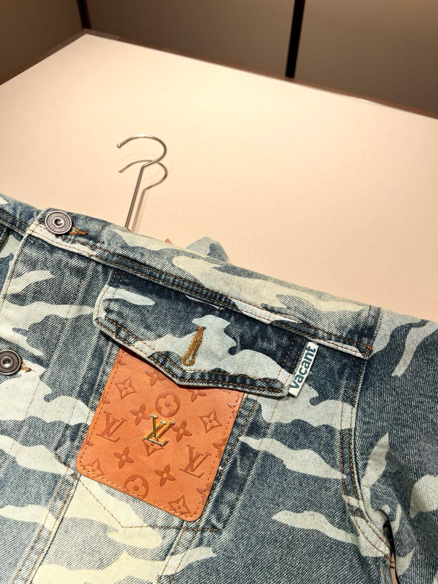 Louis Vuit*on 路易*登 2025秋冬新款轻奢男女同款👫牛仔夹克外套，路易家族的新高端，细节