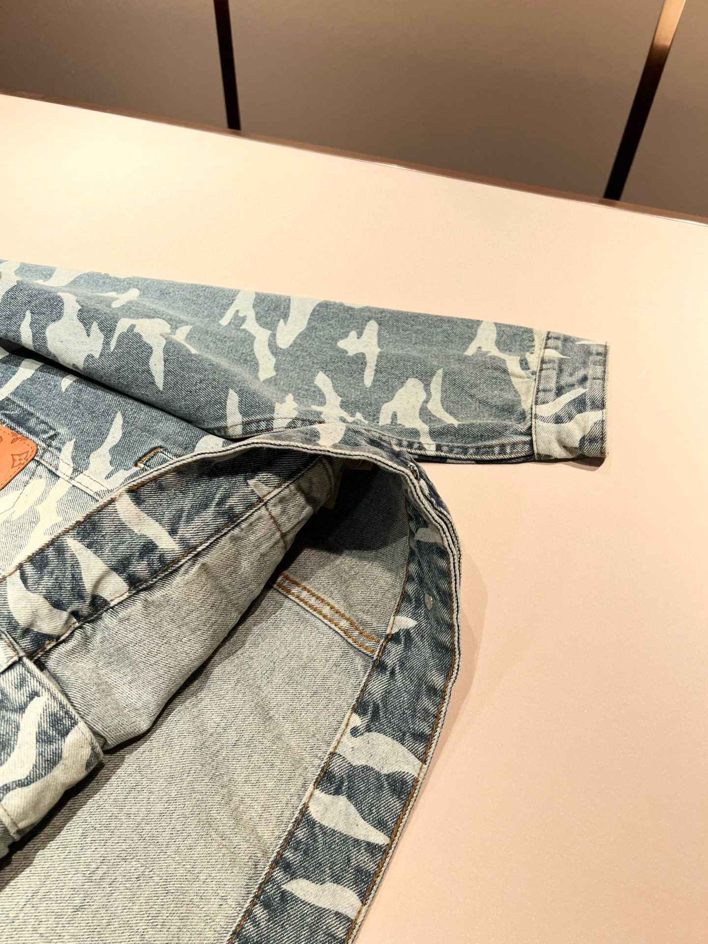 Louis Vuit*on 路易*登 2025秋冬新款轻奢男女同款👫牛仔夹克外套，路易家族的新高端，细节