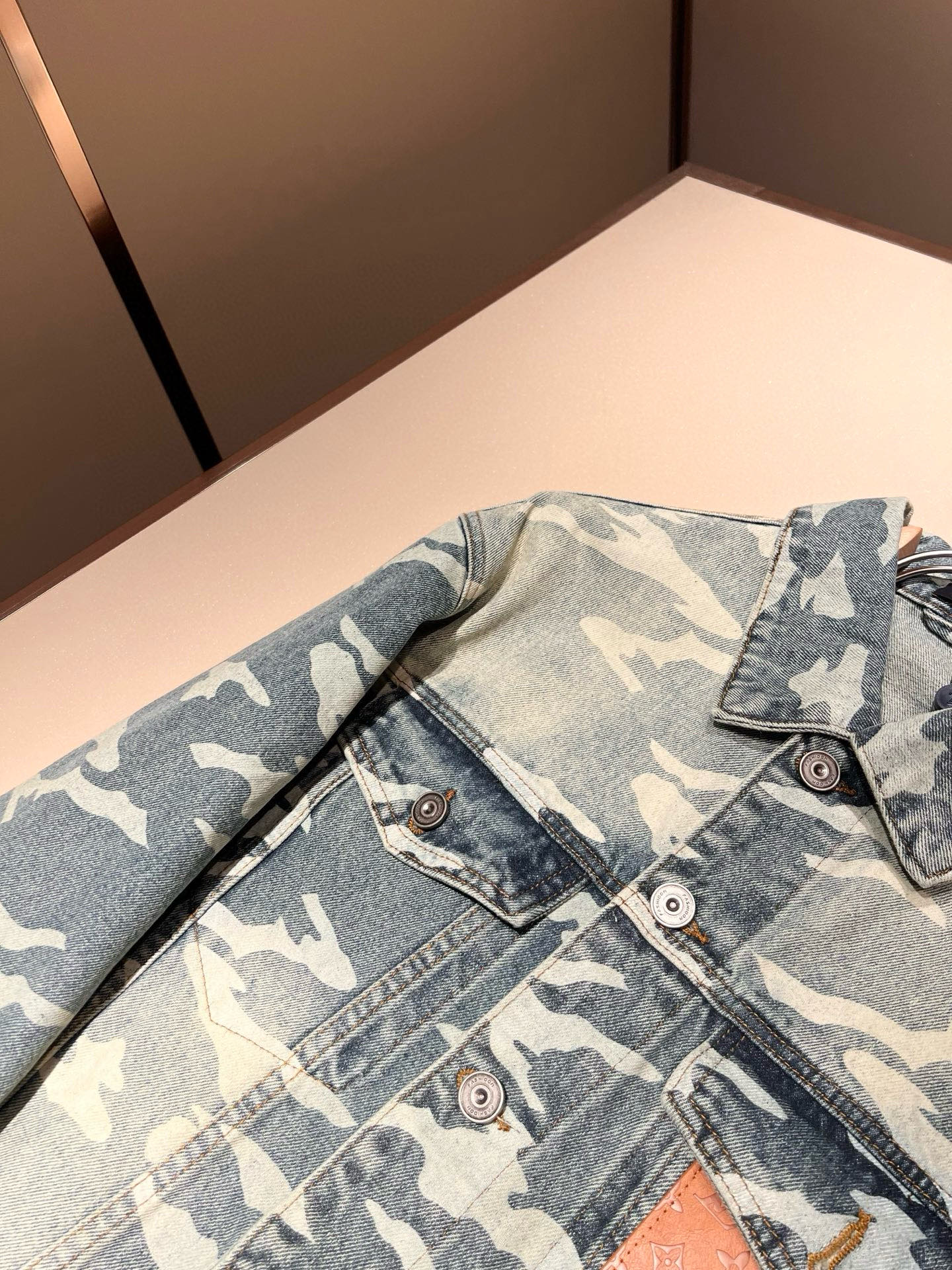 Louis Vuit*on 路易*登 2025秋冬新款轻奢男女同款👫牛仔夹克外套，路易家族的新高端，细节