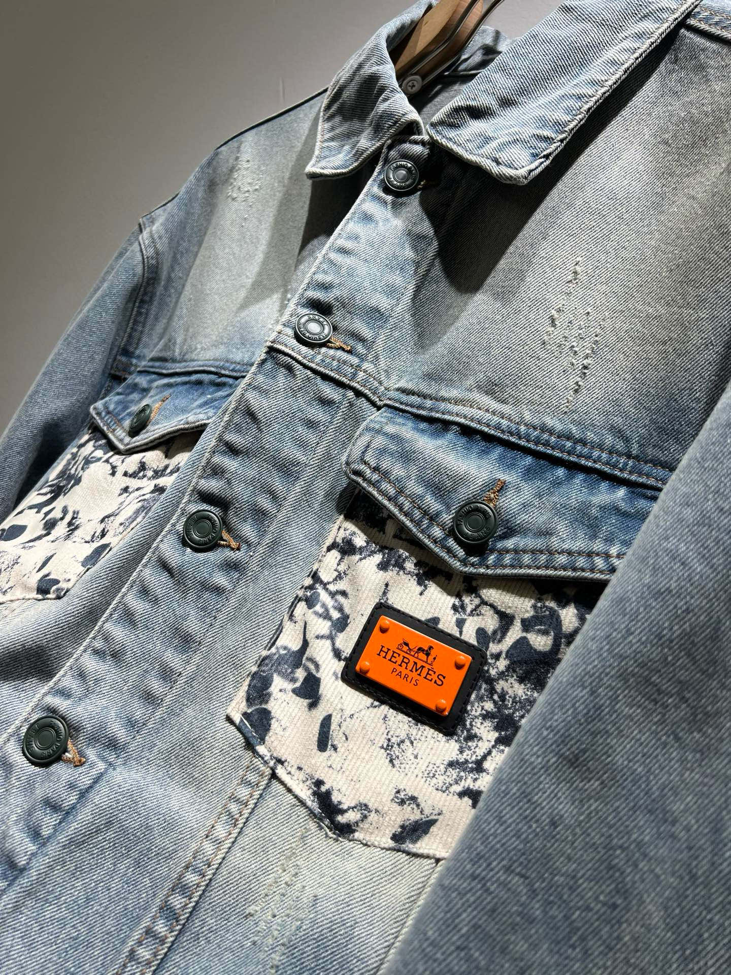 Her*mes爱*仕2025秋冬新款牛仔夹克外套，全新升级百搭基础款，低调奢华，品格之选！甄选优质牛仔面