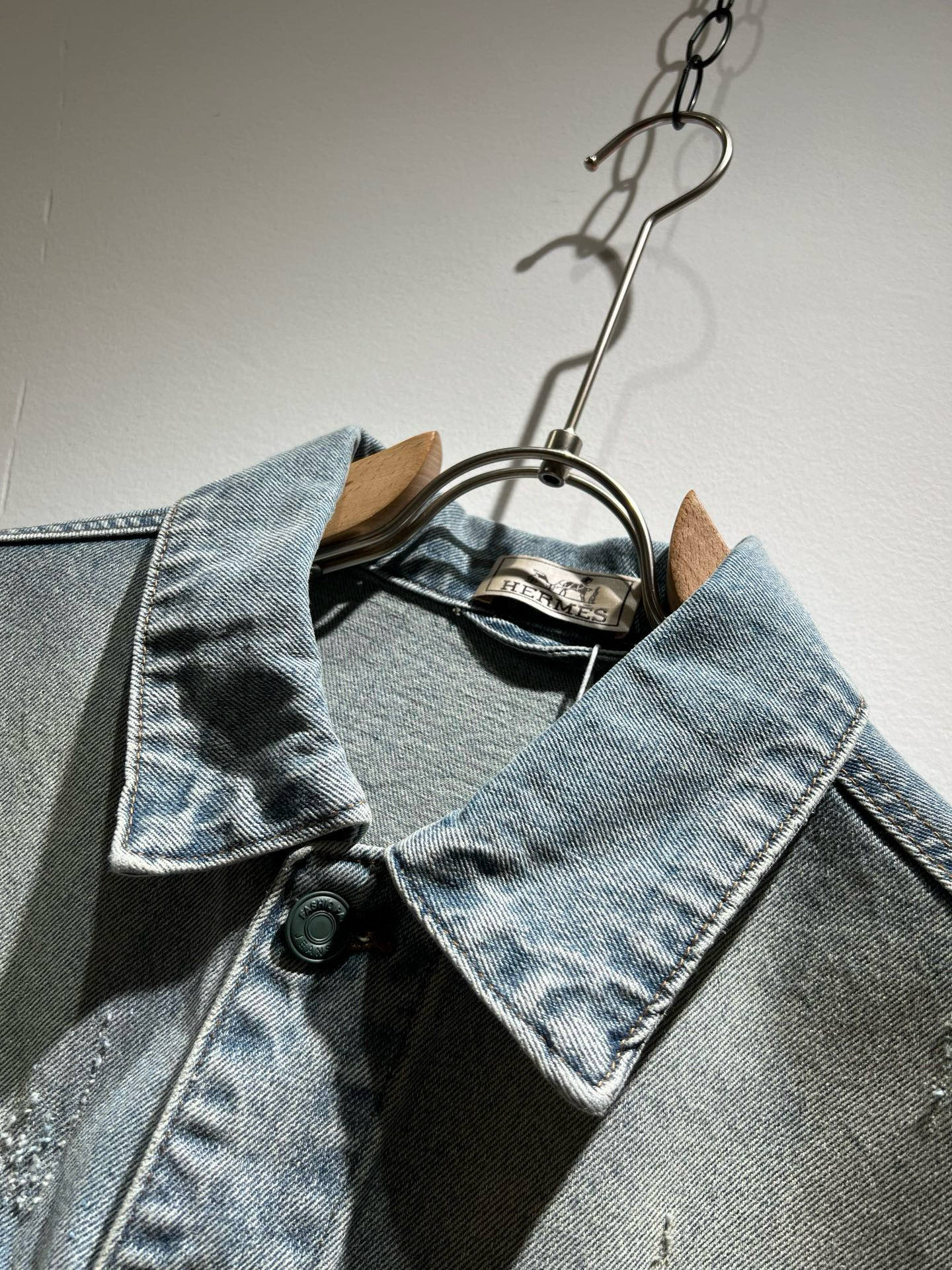 Her*mes爱*仕2025秋冬新款牛仔夹克外套，全新升级百搭基础款，低调奢华，品格之选！甄选优质牛仔面