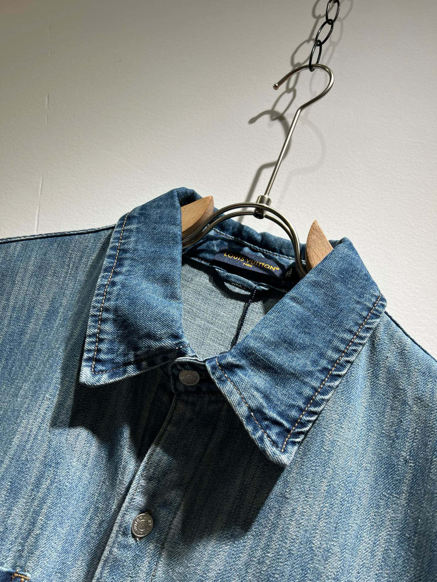 Louis Vuit*on 路易*登 2025早春新款轻奢男女同款👫牛仔衬衣款，路易家族的新高端，细节品