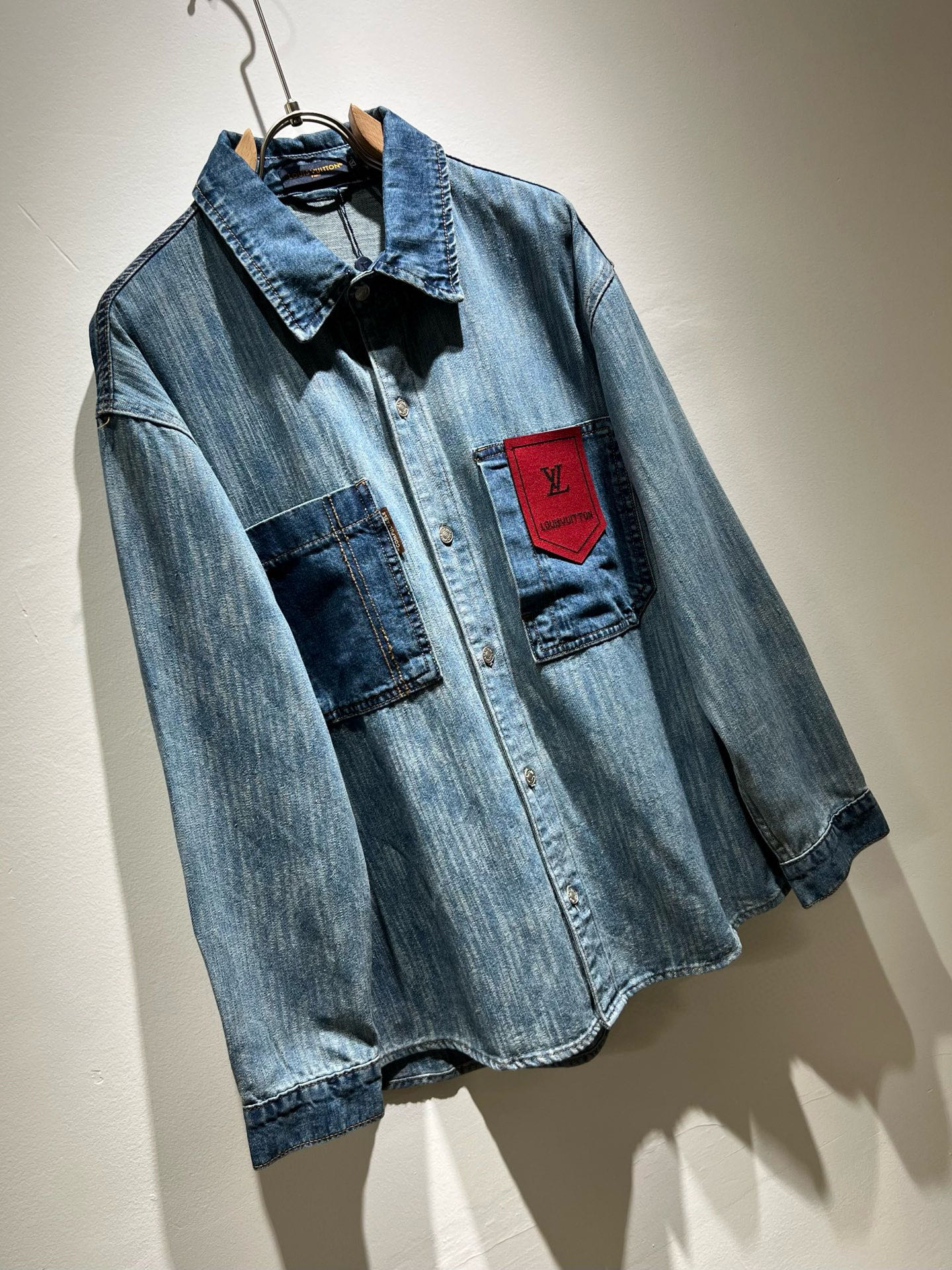 Louis Vuit*on 路易*登 2025早春新款轻奢男女同款👫牛仔衬衣款，路易家族的新高端，细节品