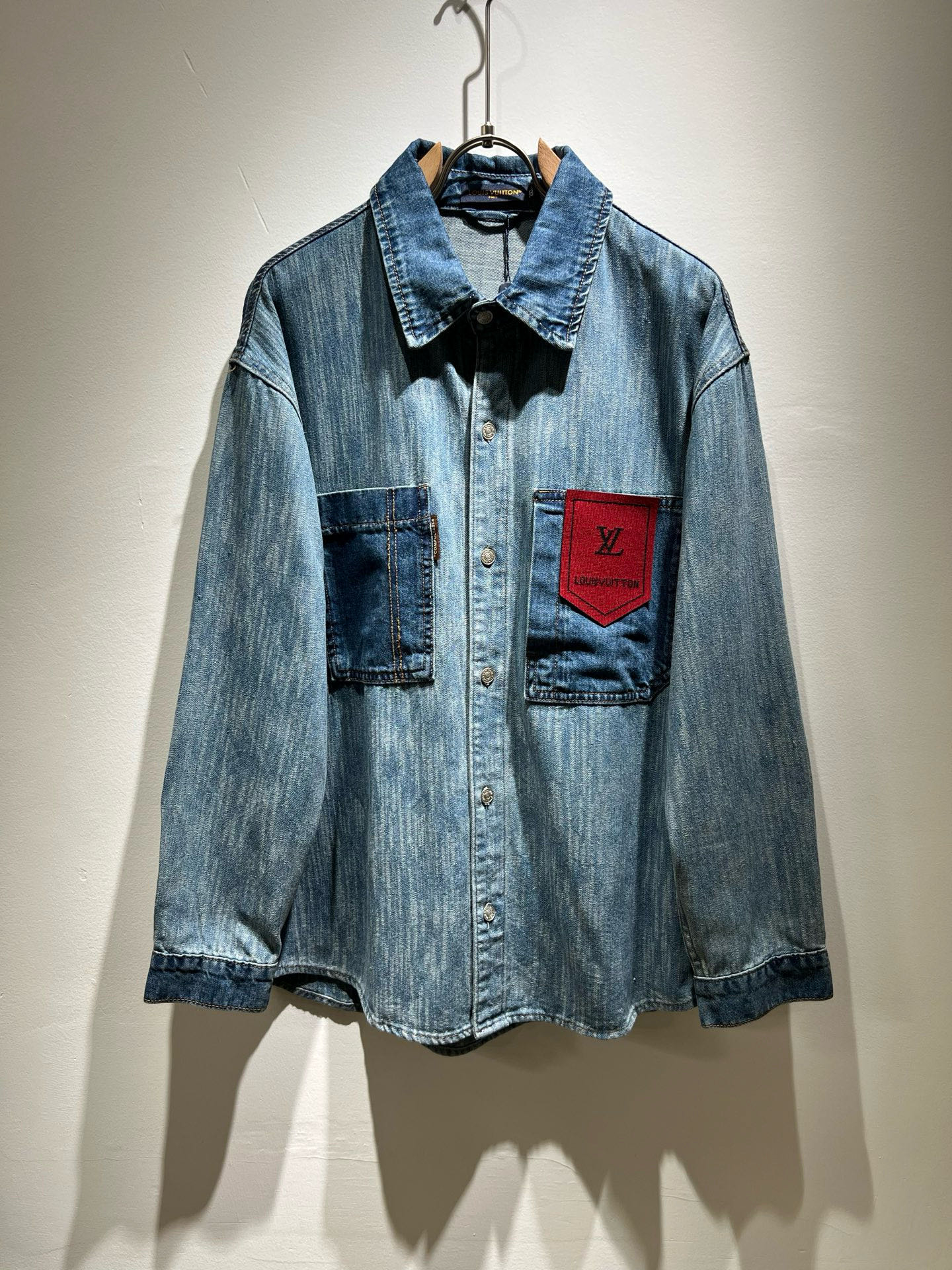 Louis Vuit*on 路易*登 2025早春新款轻奢男女同款👫牛仔衬衣款，路易家族的新高端，细节品