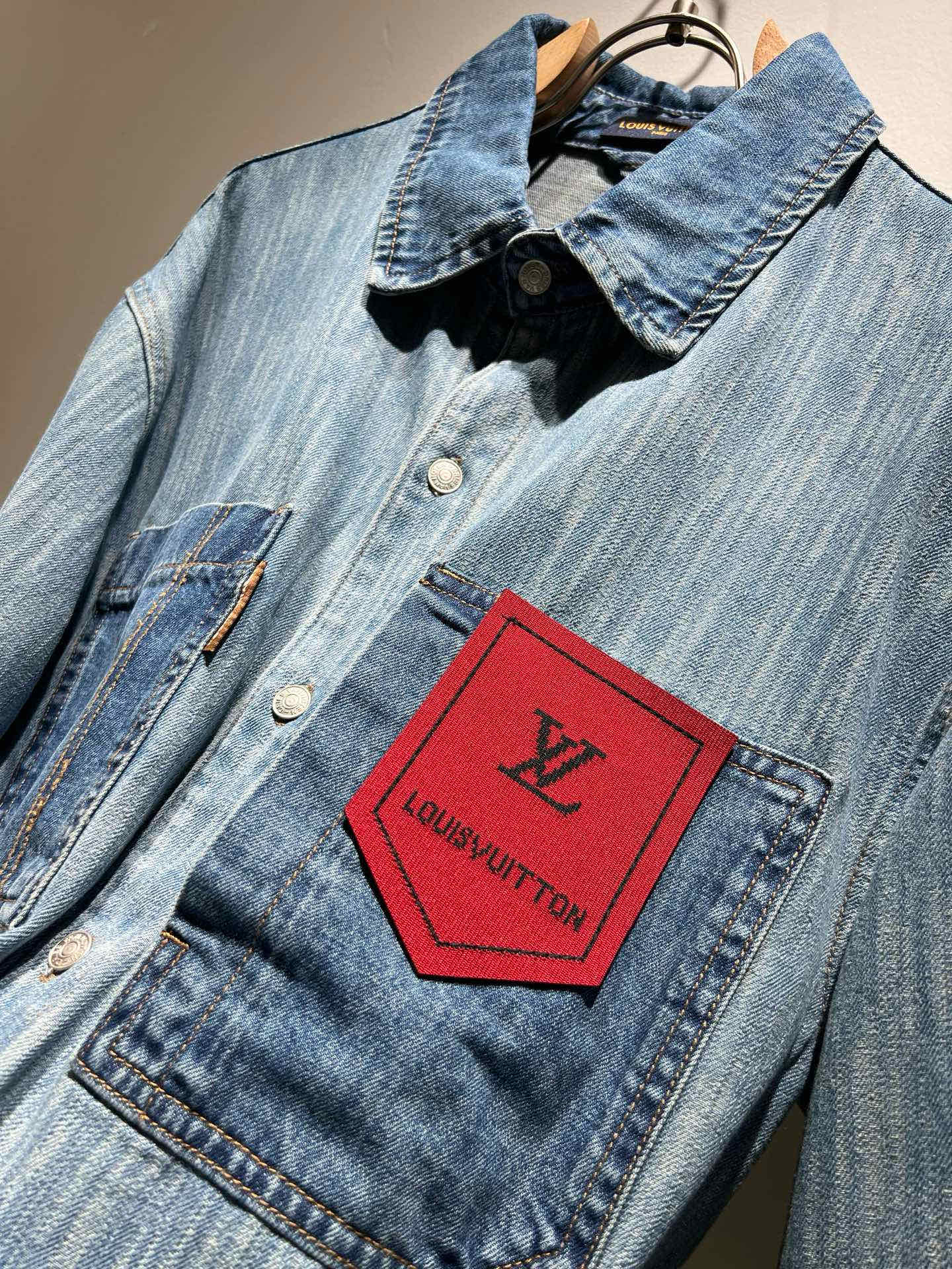 Louis Vuit*on 路易*登 2025早春新款轻奢男女同款👫牛仔衬衣款，路易家族的新高端，细节品