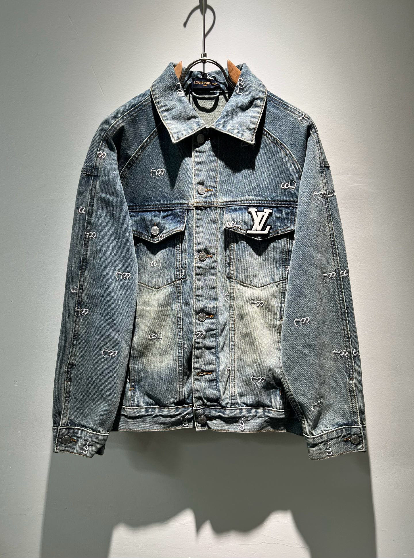 Louis Vuit*on 路易*登 2025秋冬新款轻奢男女同款👫牛仔夹克外套，路易家族的新高端，细节