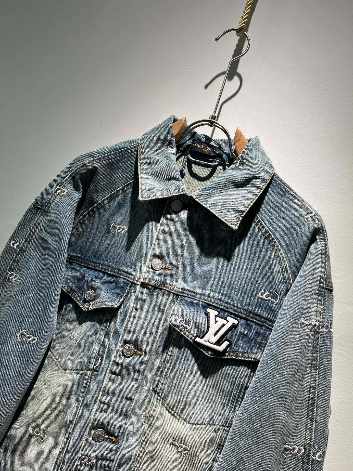 Louis Vuit*on 路易*登 2025秋冬新款轻奢男女同款👫牛仔夹克外套，路易家族的新高端，细节