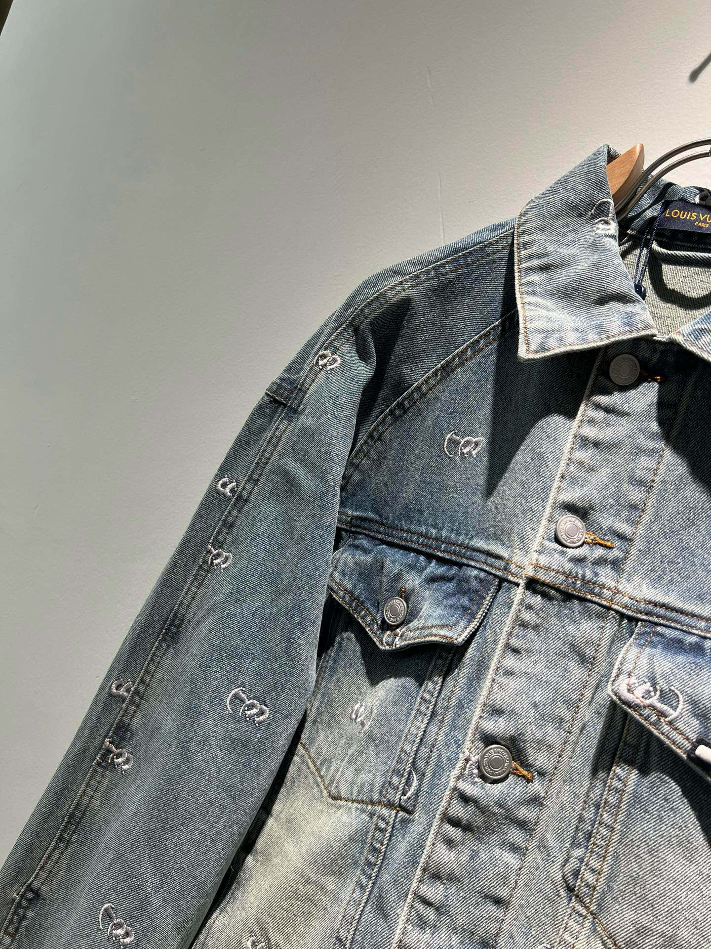 Louis Vuit*on 路易*登 2025秋冬新款轻奢男女同款👫牛仔夹克外套，路易家族的新高端，细节