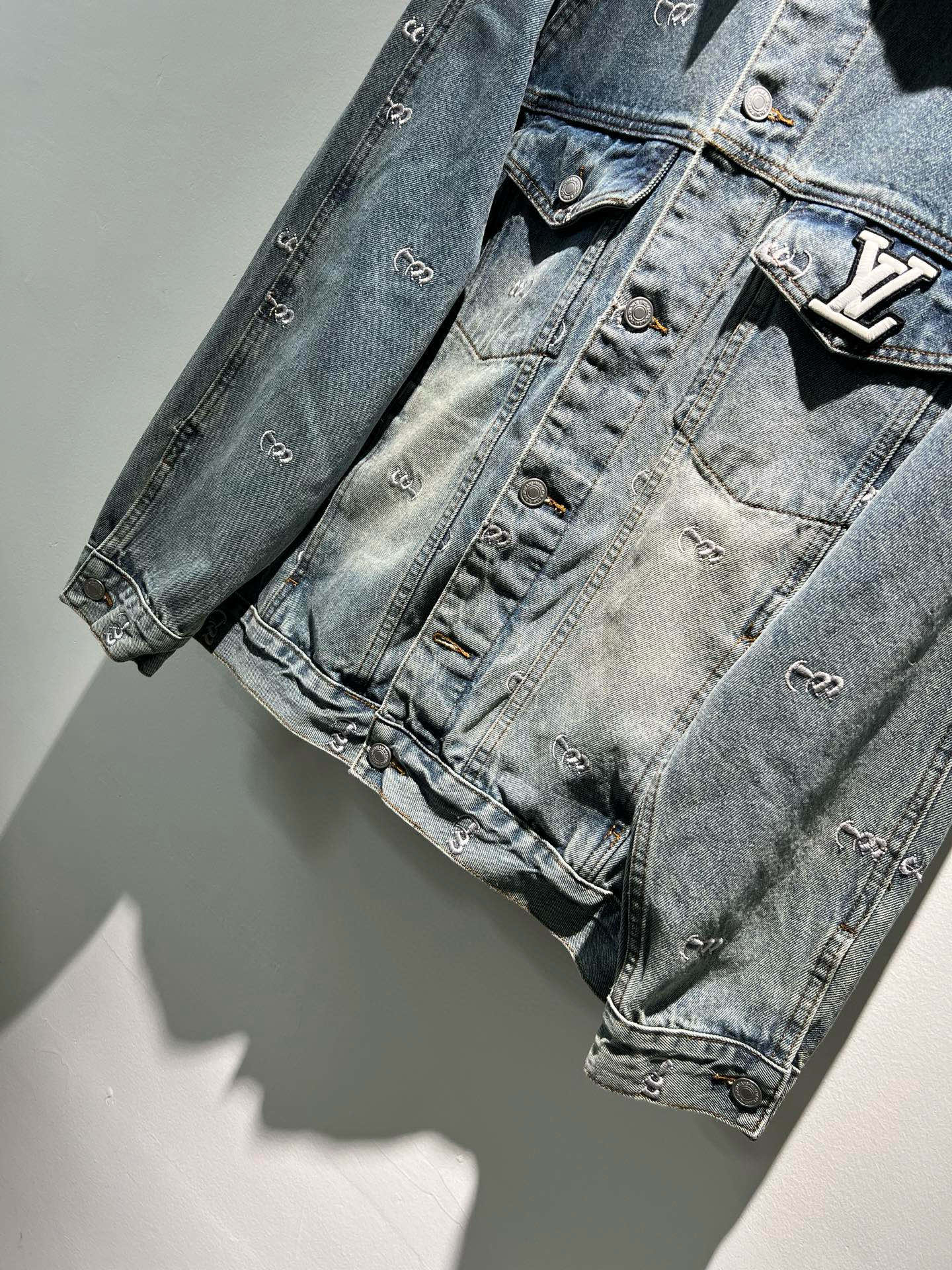 Louis Vuit*on 路易*登 2025秋冬新款轻奢男女同款👫牛仔夹克外套，路易家族的新高端，细节