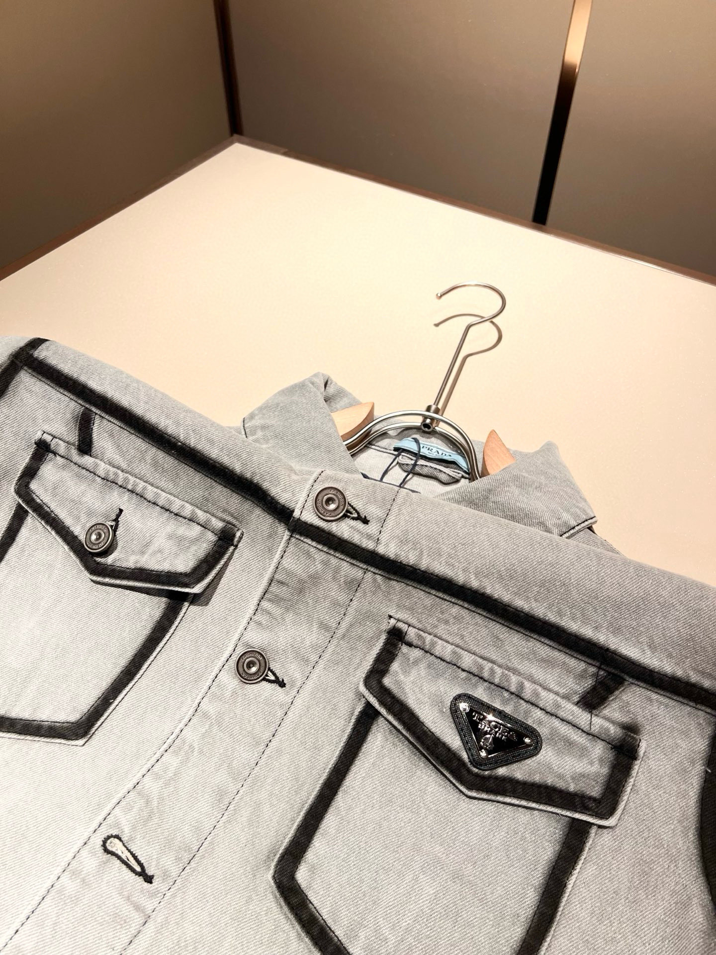 PRA*DA 普拉达 2025秋冬新款男女同款👫牛仔夹克外套，新品发售！牛仔兰高级百搭实用主义不哗众取宠