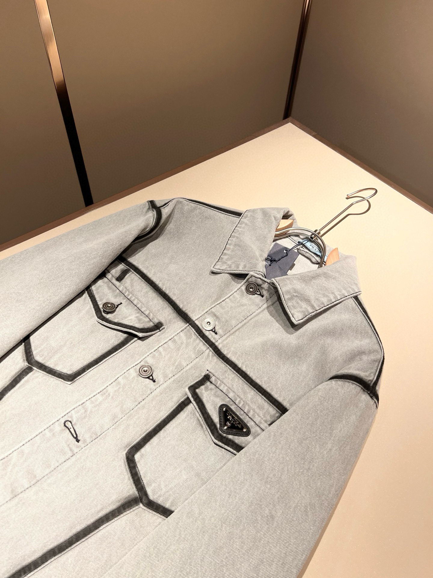 PRA*DA 普拉达 2025秋冬新款男女同款👫牛仔夹克外套，新品发售！牛仔兰高级百搭实用主义不哗众取宠