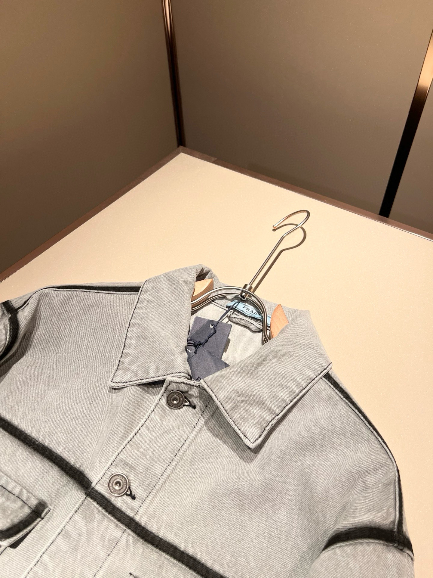 PRA*DA 普拉达 2025秋冬新款男女同款👫牛仔夹克外套，新品发售！牛仔兰高级百搭实用主义不哗众取宠